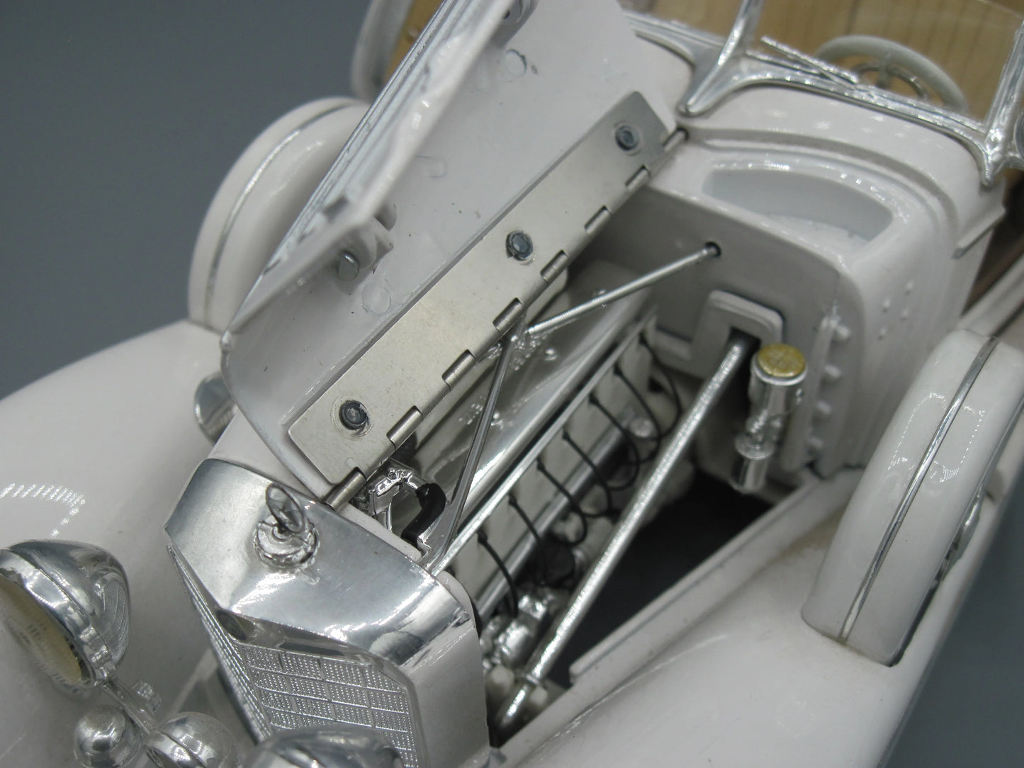 Maisto  Special Edition Mercedes-Benz 500 K 1936 White Special Roadster