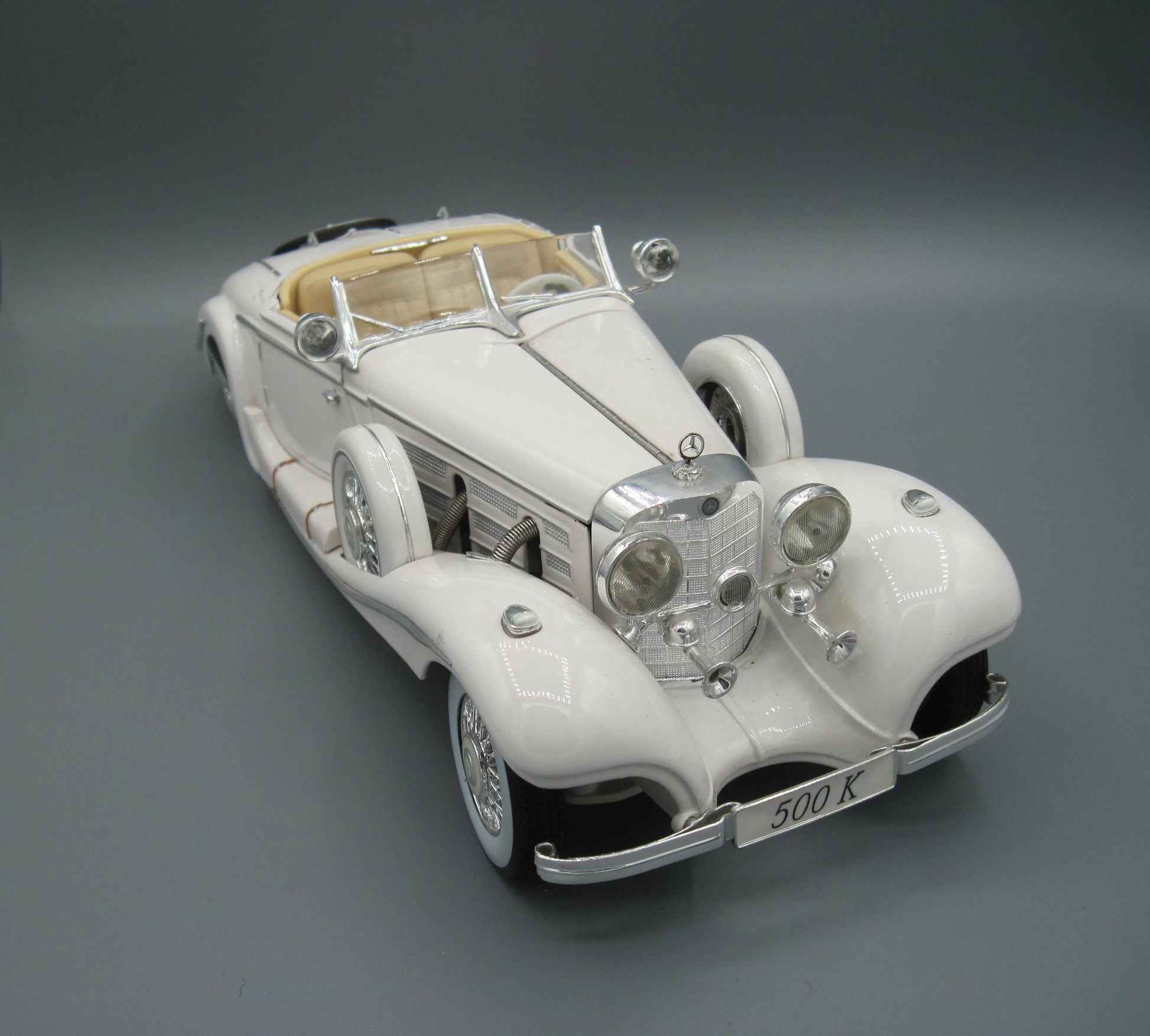 Maisto  Special Edition Mercedes-Benz 500 K 1936 White Special Roadster