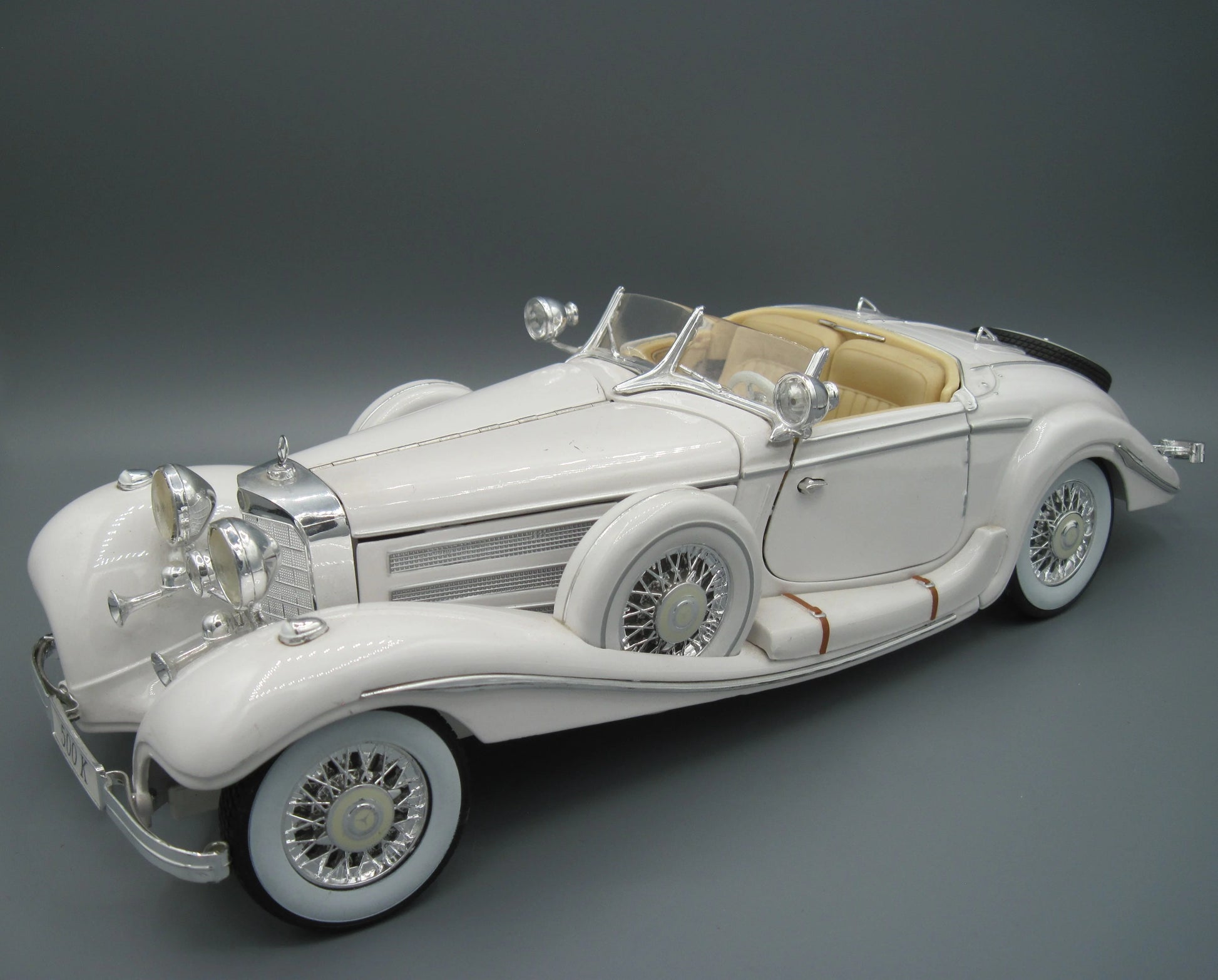 Maisto  Special Edition Mercedes-Benz 500 K 1936 White Special Roadster