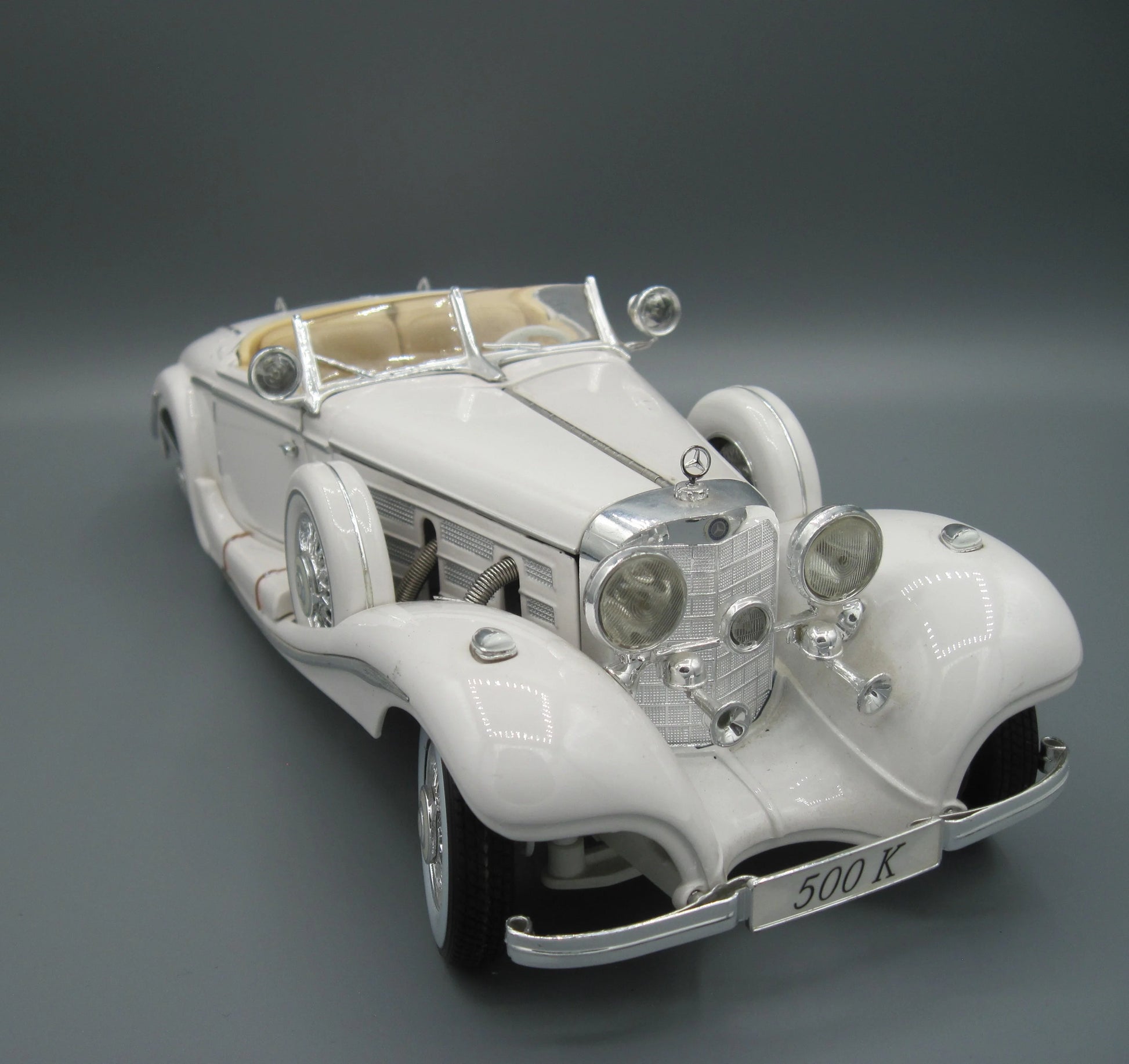 Maisto  Special Edition Mercedes-Benz 500 K 1936 White Special Roadster
