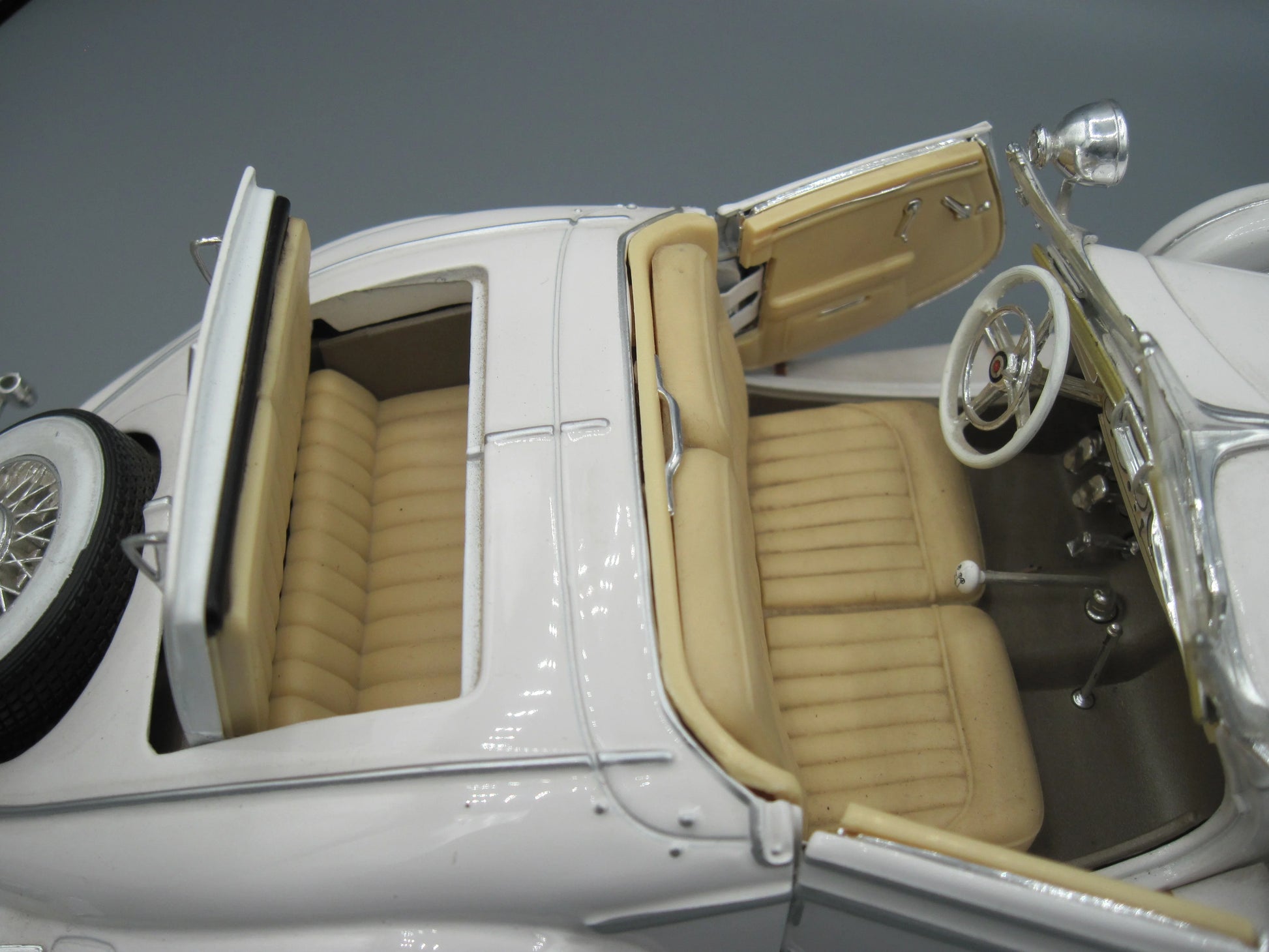Maisto  Special Edition Mercedes-Benz 500 K 1936 White Special Roadster