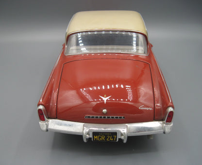 Maisto  Special Edition Studebaker Starliner 1953 Red