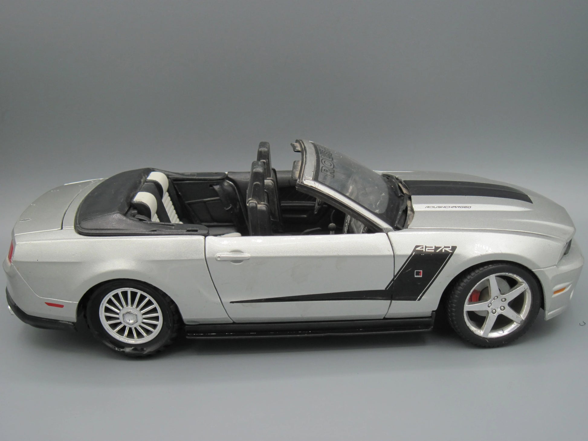 Maisto  Special Edition Ford Mustang Roush 427R 2010 Silver