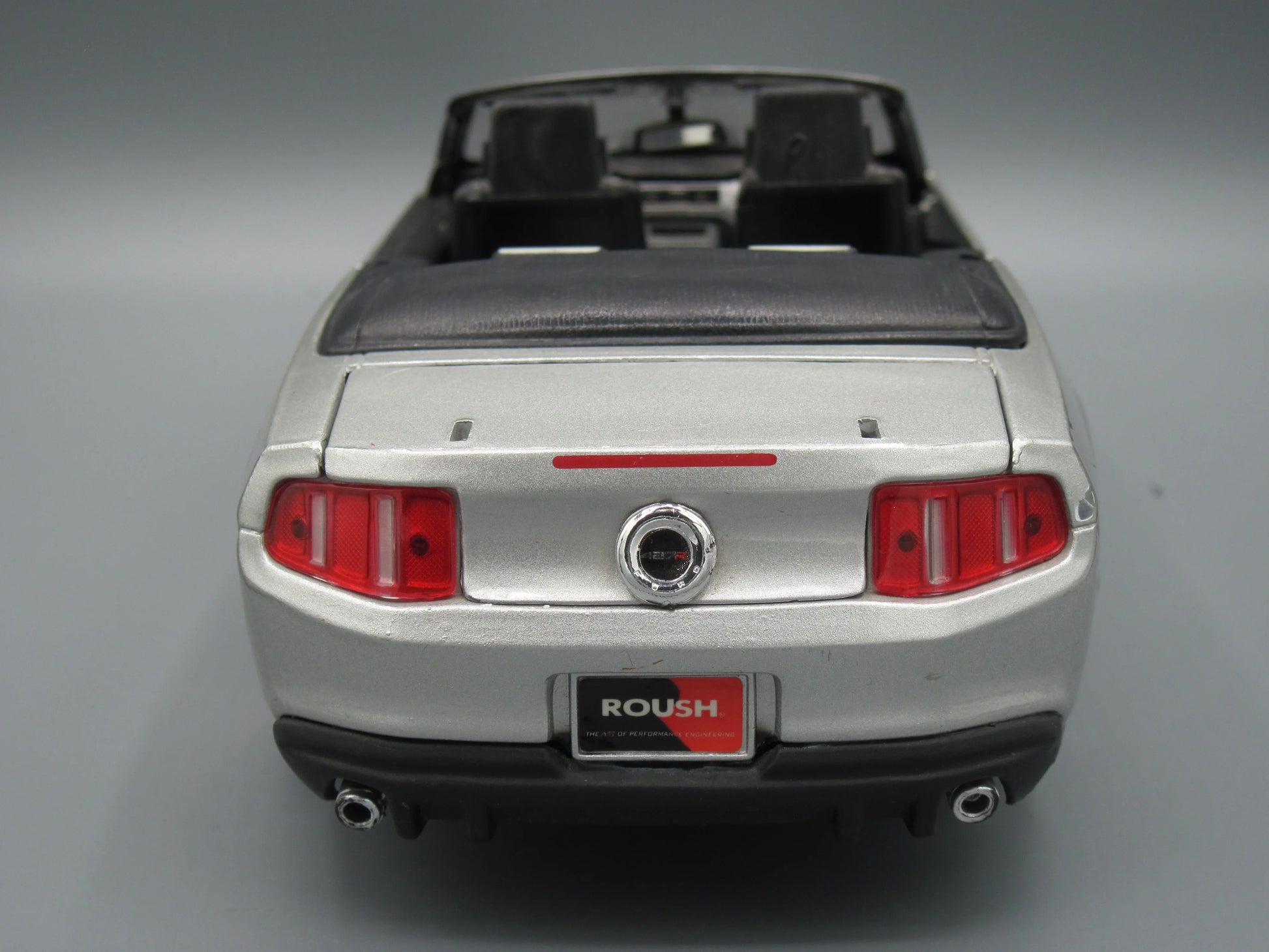 Maisto  Special Edition Ford Mustang Roush 427R 2010 Silver