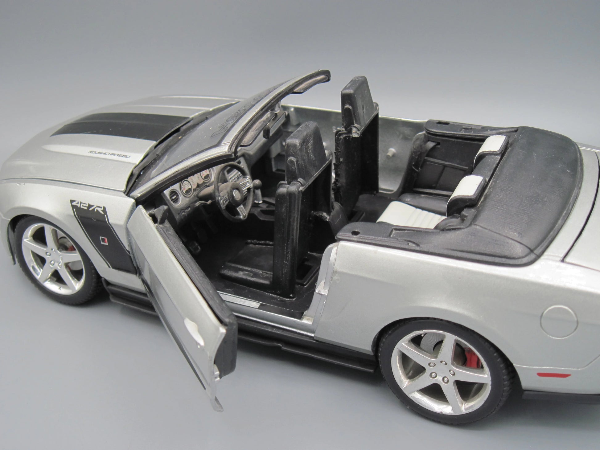 Maisto  Special Edition Ford Mustang Roush 427R 2010 Silver