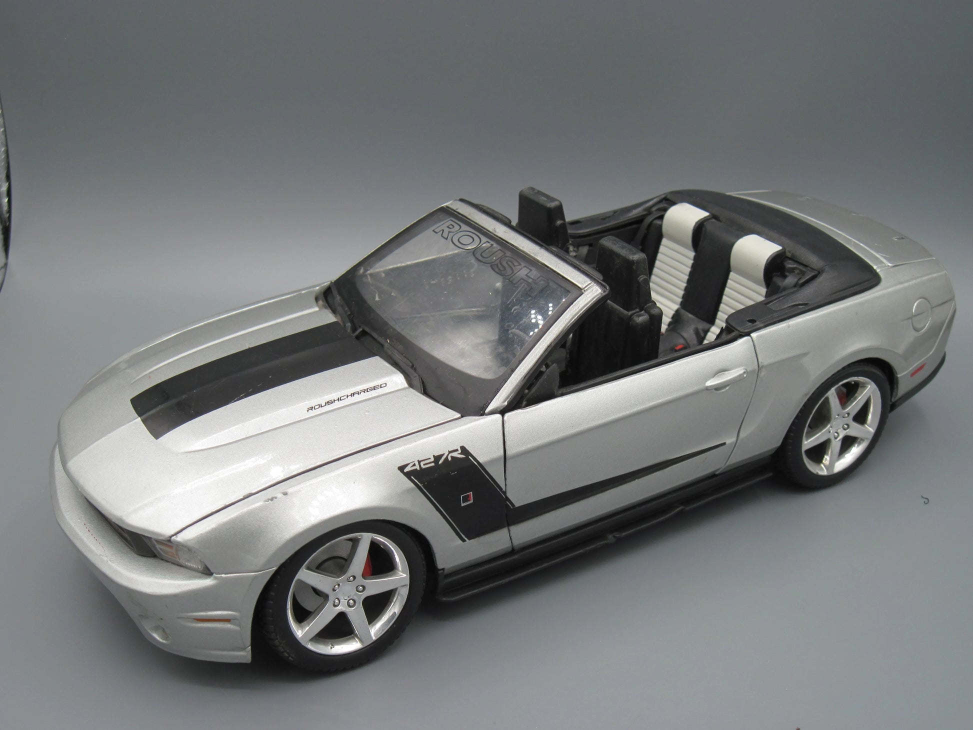 Maisto  Special Edition Ford Mustang Roush 427R 2010 Silver