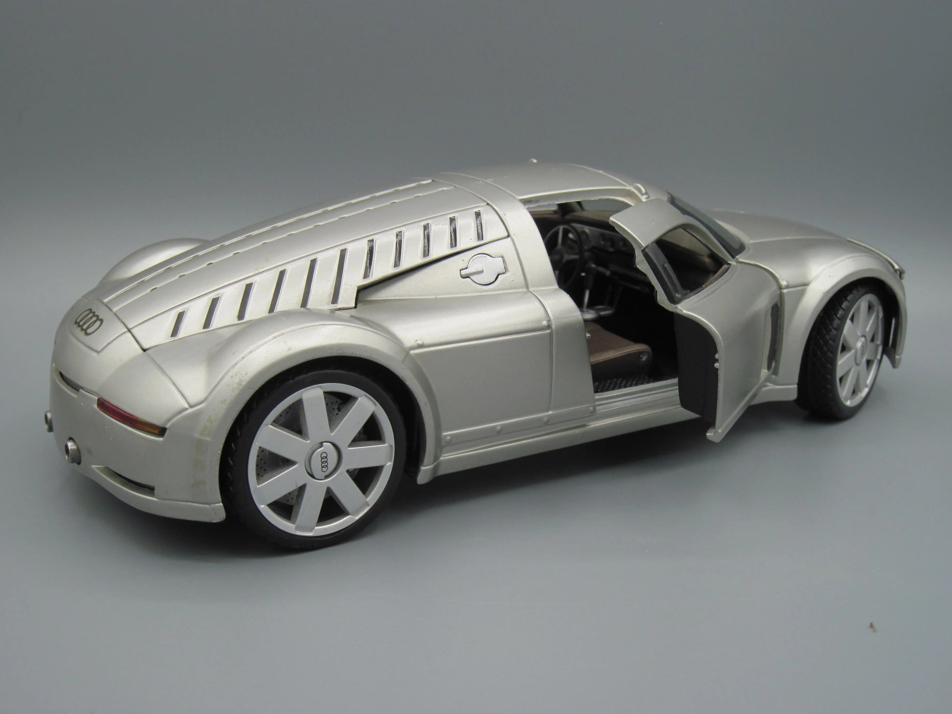 Maisto  Special Edition Audi Supersportswagen Rosemeyer  Silver