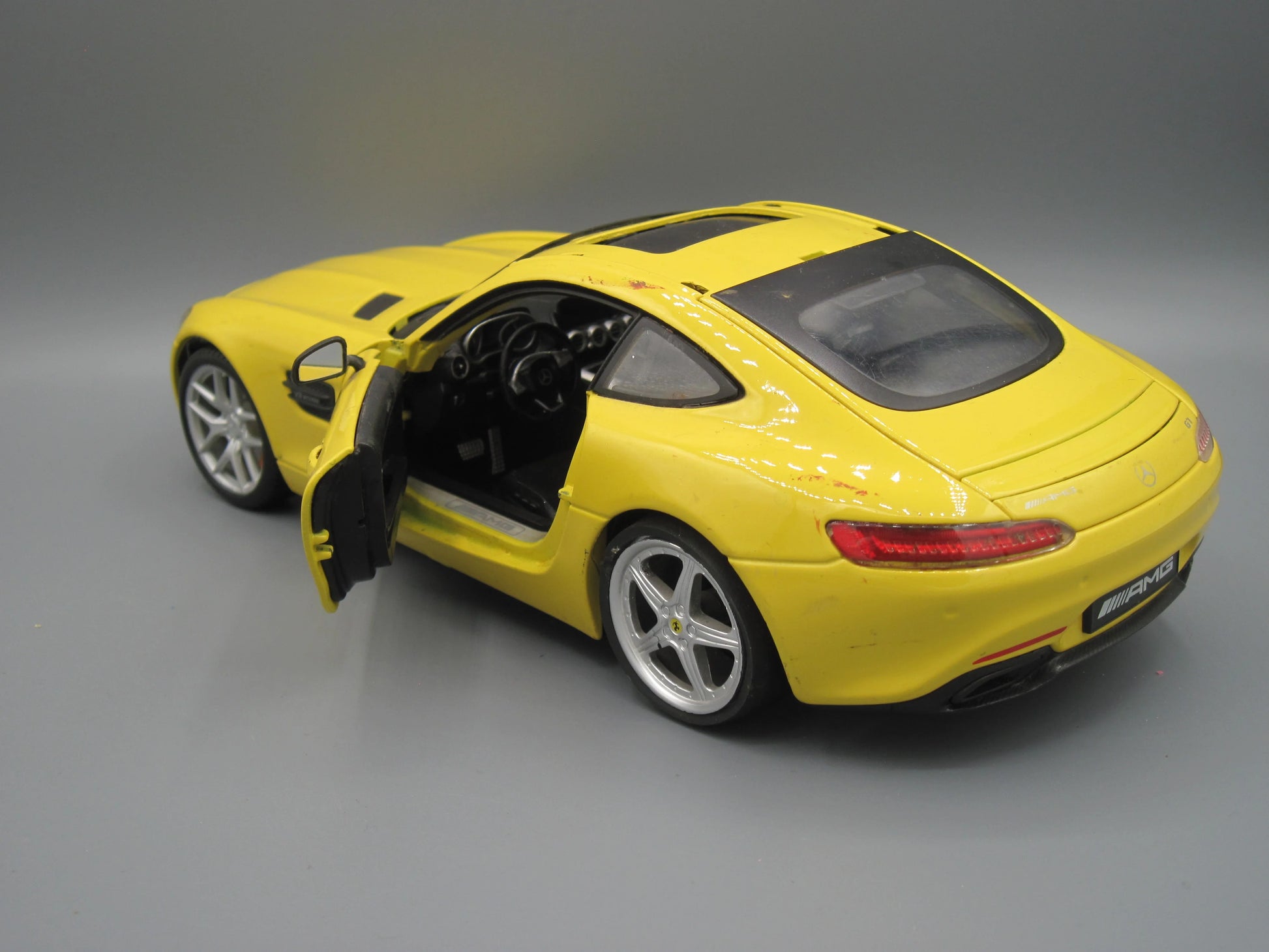 Maisto  Special Edition Mercedes AMG GT  Yellow