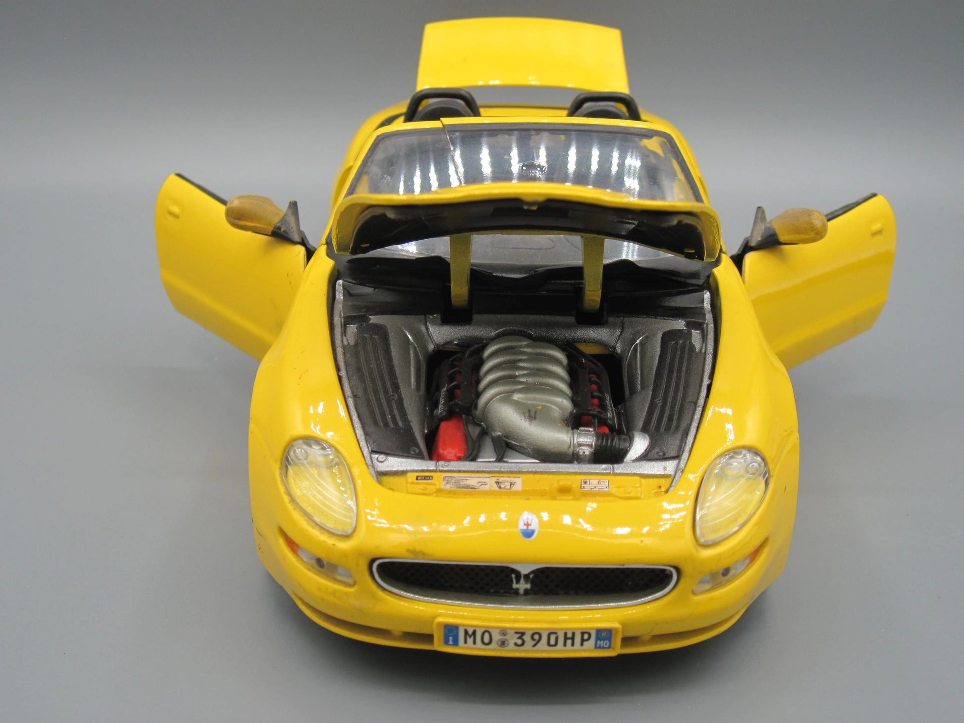 Maisto  Special Edition Maserati Spyder  Yellow