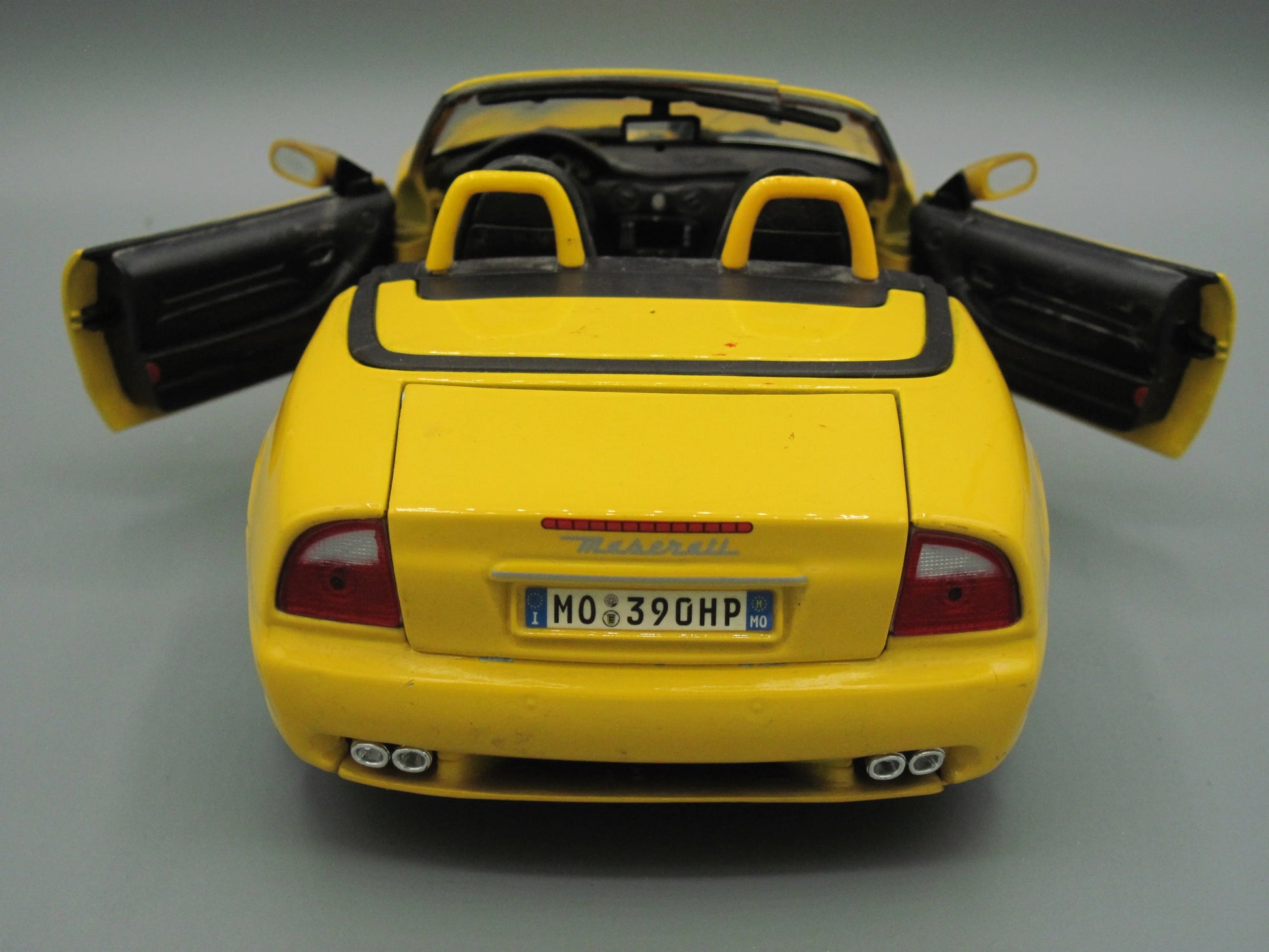 Maisto  Special Edition Maserati Spyder  Yellow