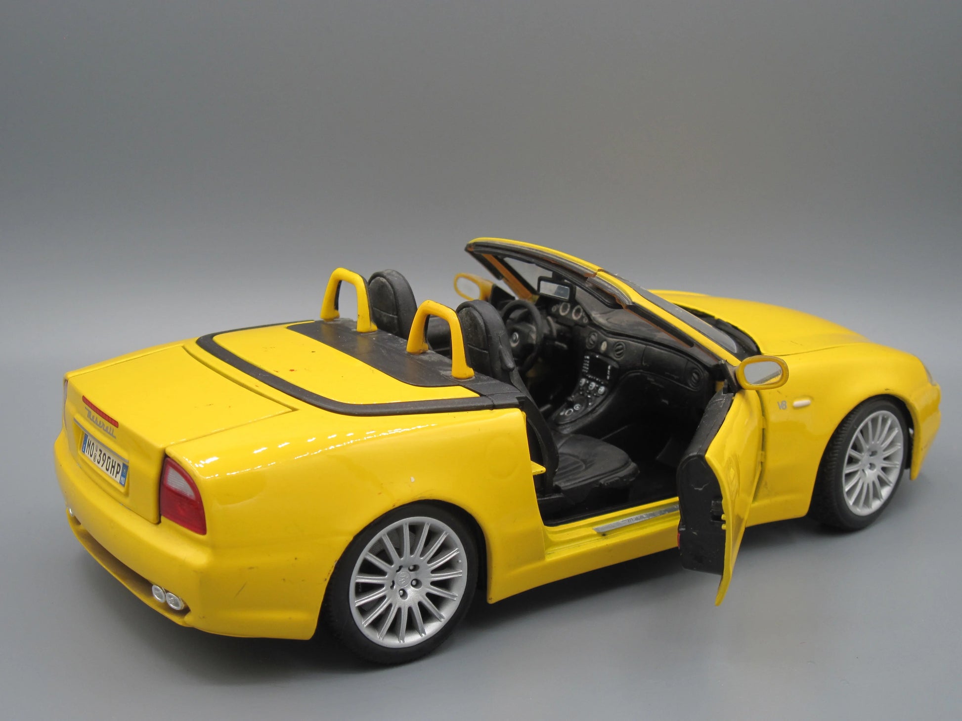 Maisto  Special Edition Maserati Spyder  Yellow