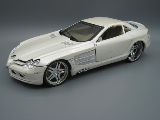 Maisto  Special Edition Mercedes-Benz SlR McLaren  White