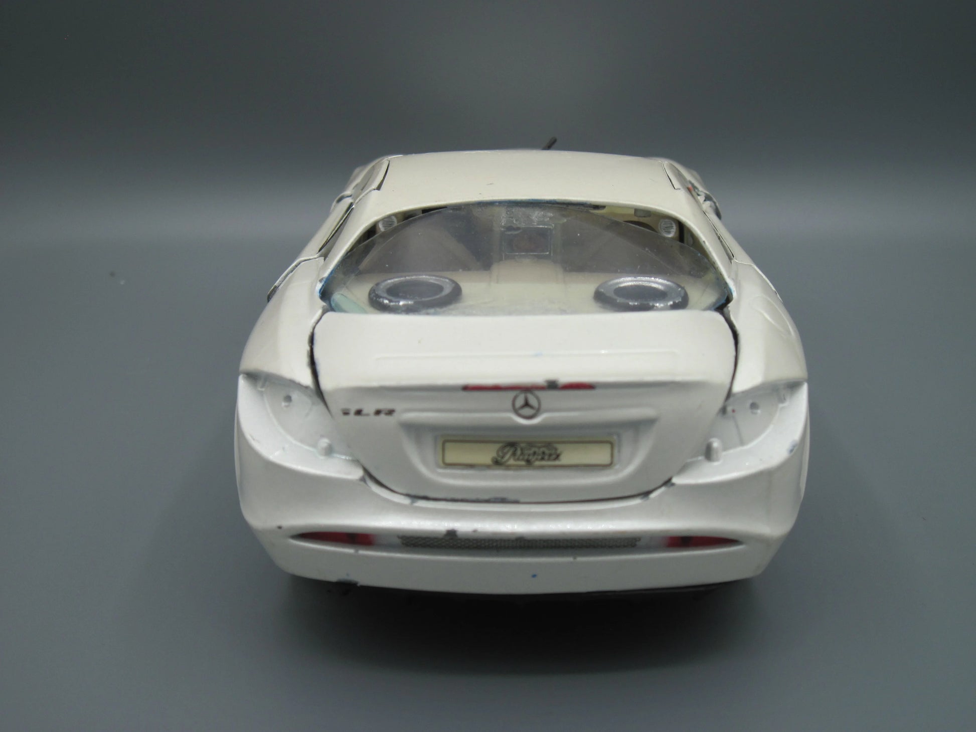 Maisto  Special Edition Mercedes-Benz SlR McLaren  White