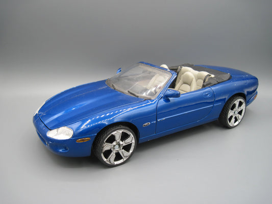Maisto  Special Edition Jaguar XK8  Blue