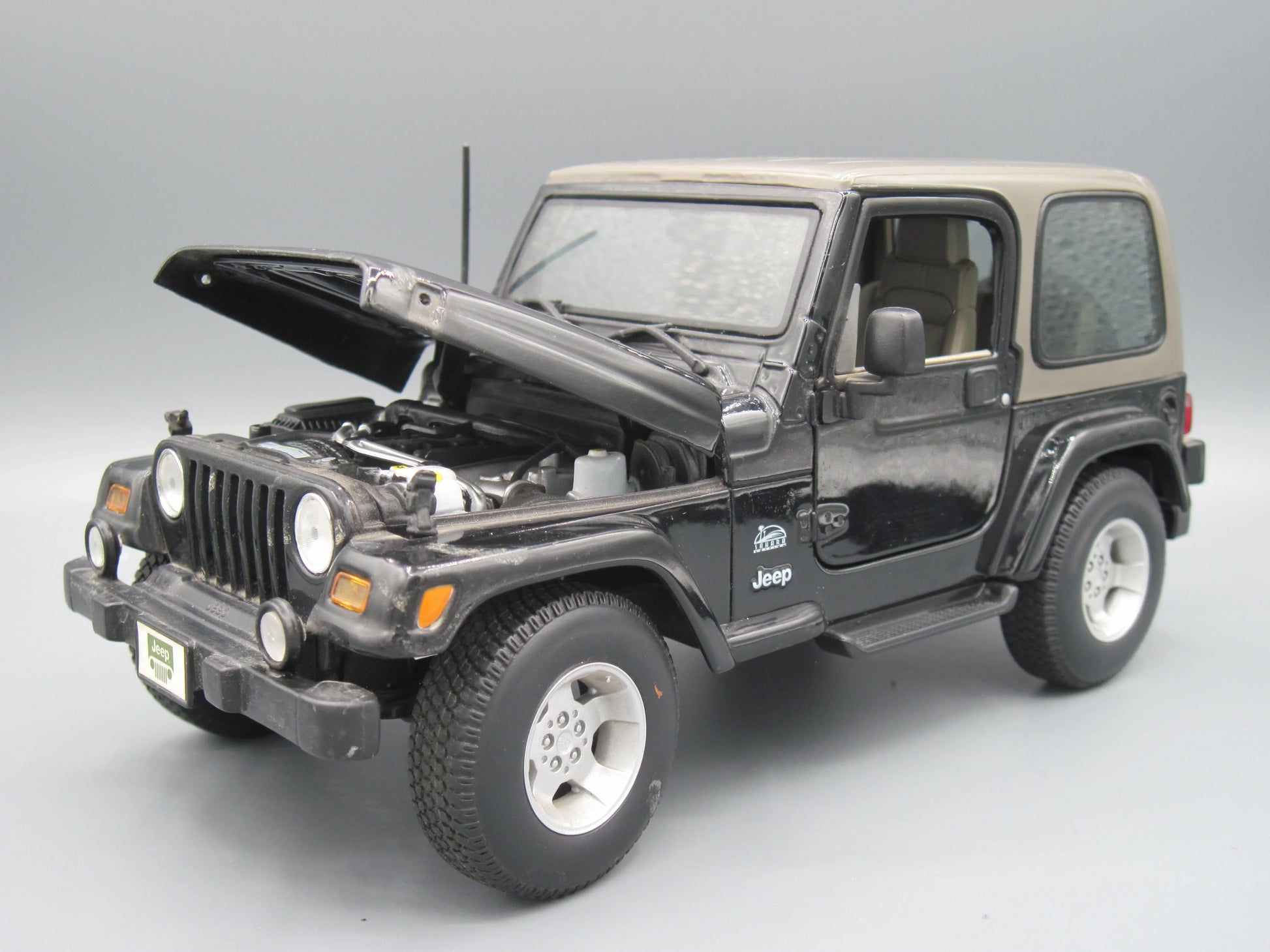Maisto  Special Edition Jeep Wrangler Sahara (Daimler Chrysler) 2003 Black