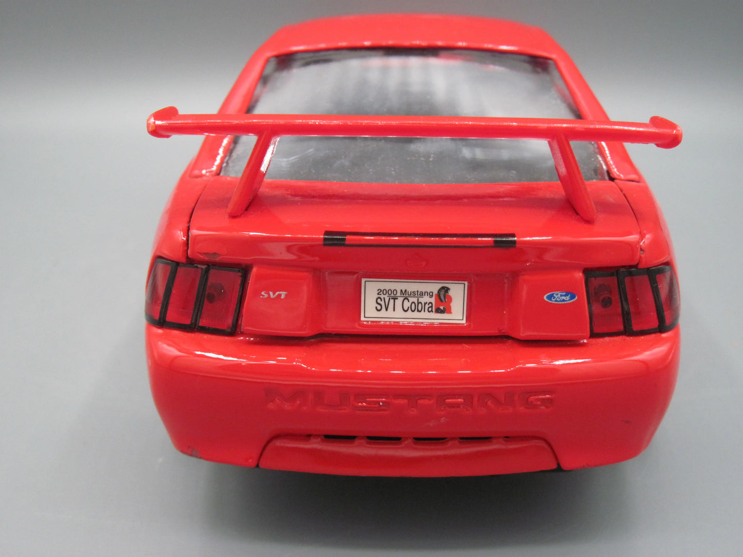 Maisto   Ford Mustang SVT Cobra R 2000 Red