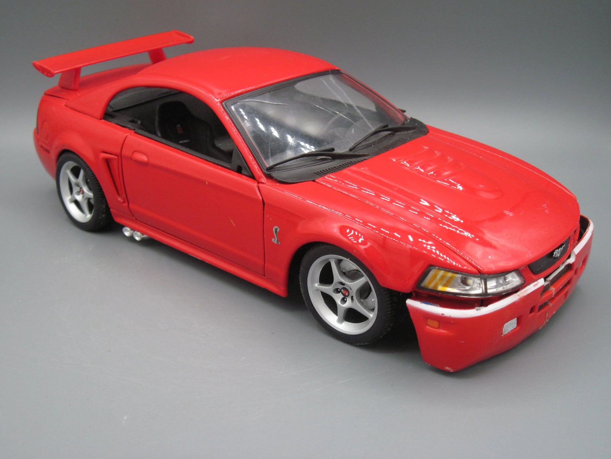 Maisto   Ford Mustang SVT Cobra R 2000 Red
