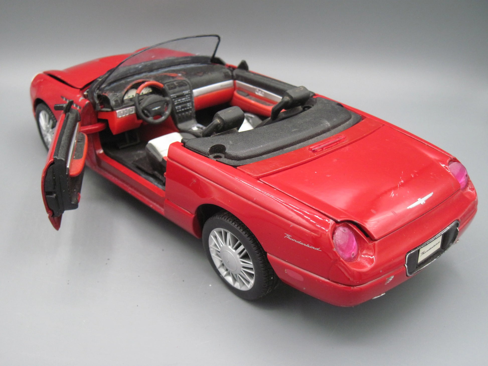 Maisto   Ford Thunderbird  Red