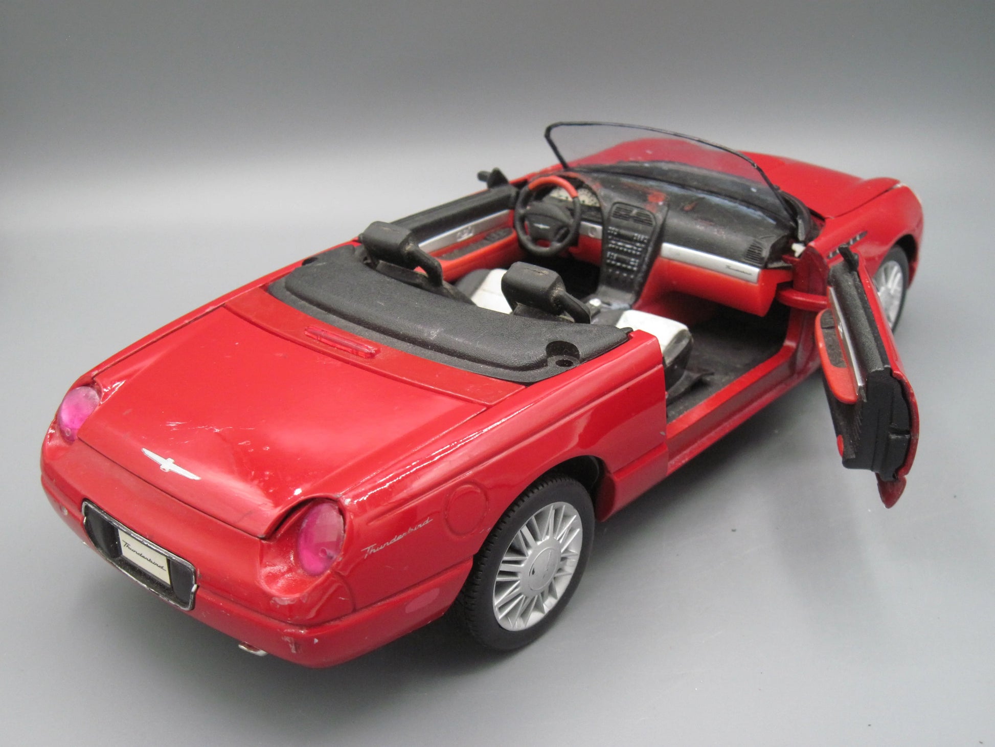 Maisto   Ford Thunderbird  Red