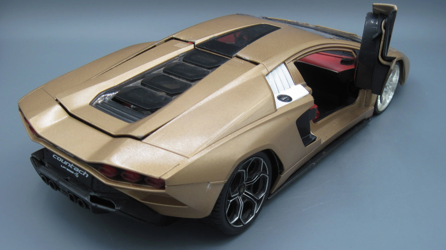 Maisto   Lamborghini Countach LPI 800-4  Golden