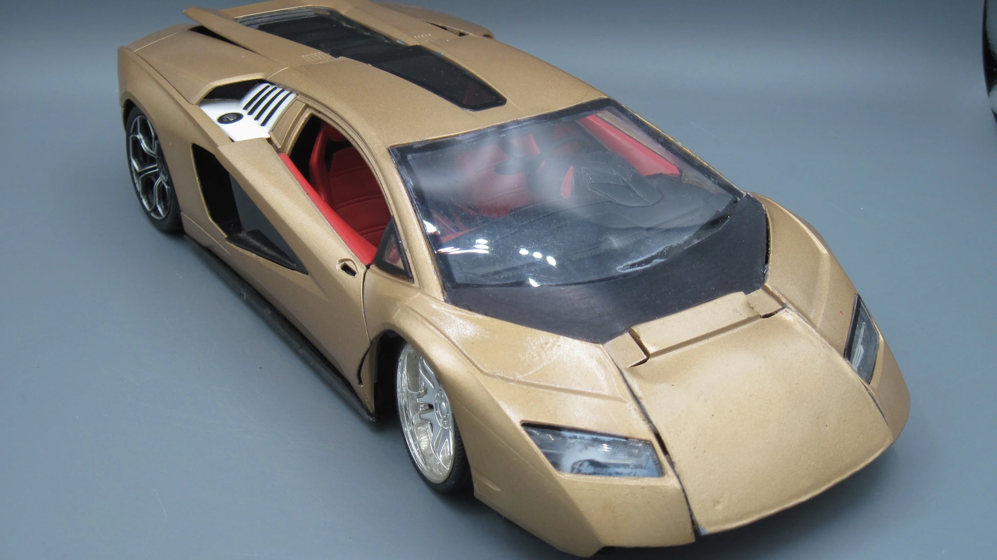 Maisto   Lamborghini Countach LPI 800-4  Golden