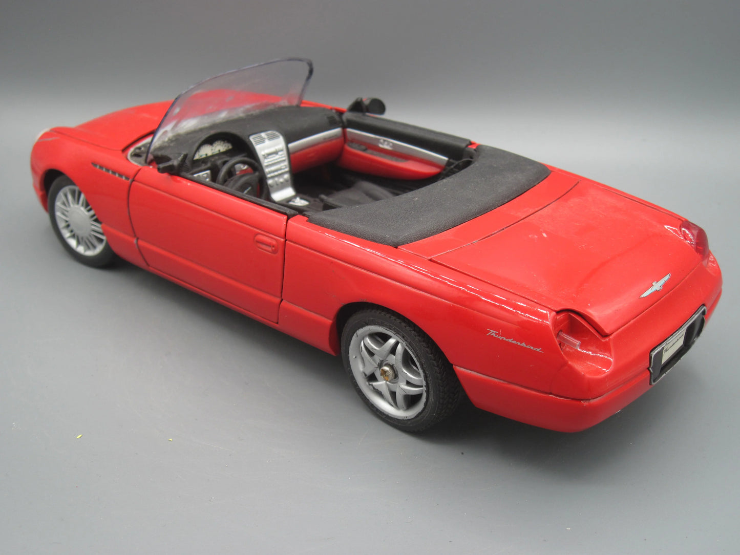 Maisto   Ford Thunderbird  Red