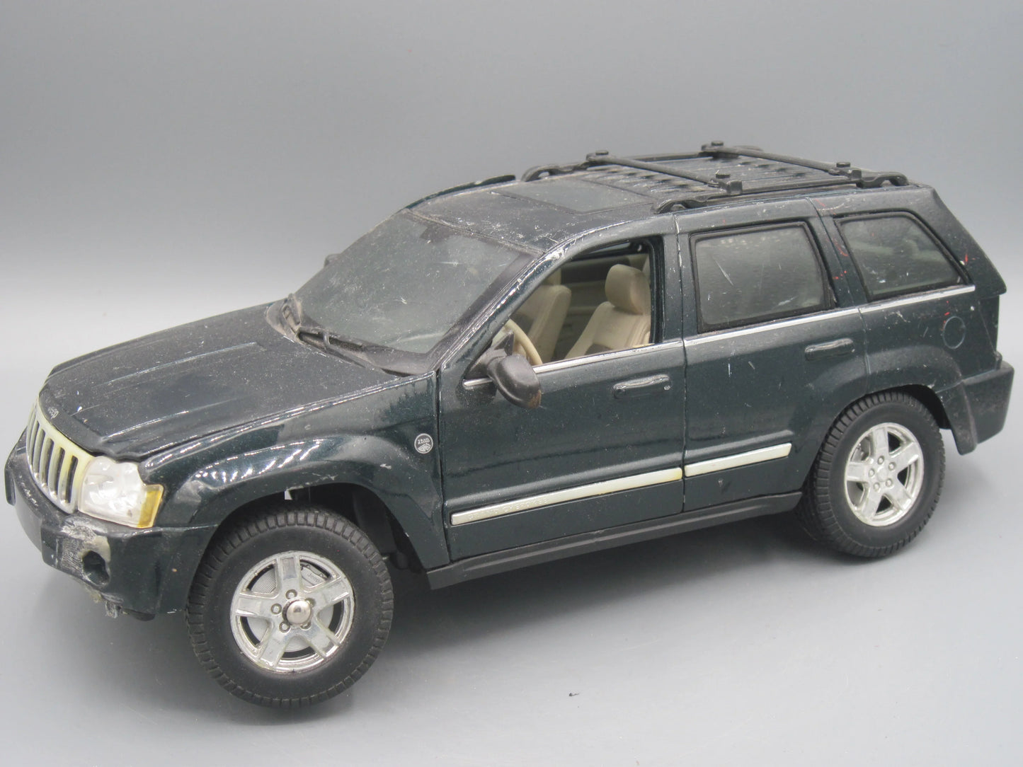 Maisto   Chrysler Jeep Grand Cherokee 2005 Green