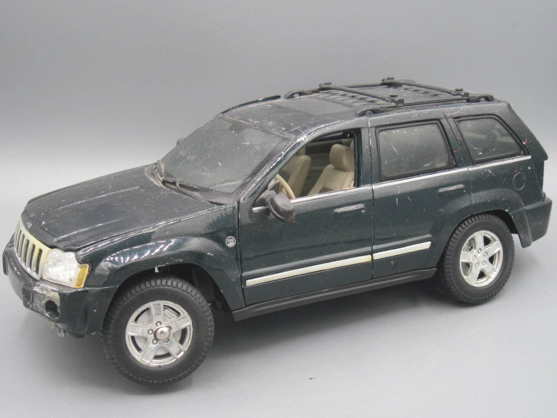 Maisto   Chrysler Jeep Grand Cherokee 2005 Green