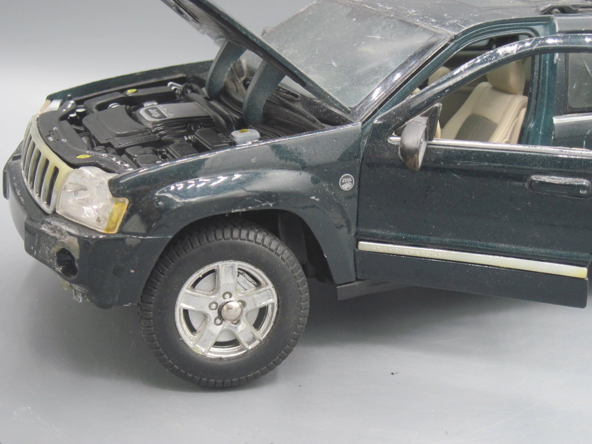 Maisto   Chrysler Jeep Grand Cherokee 2005 Green