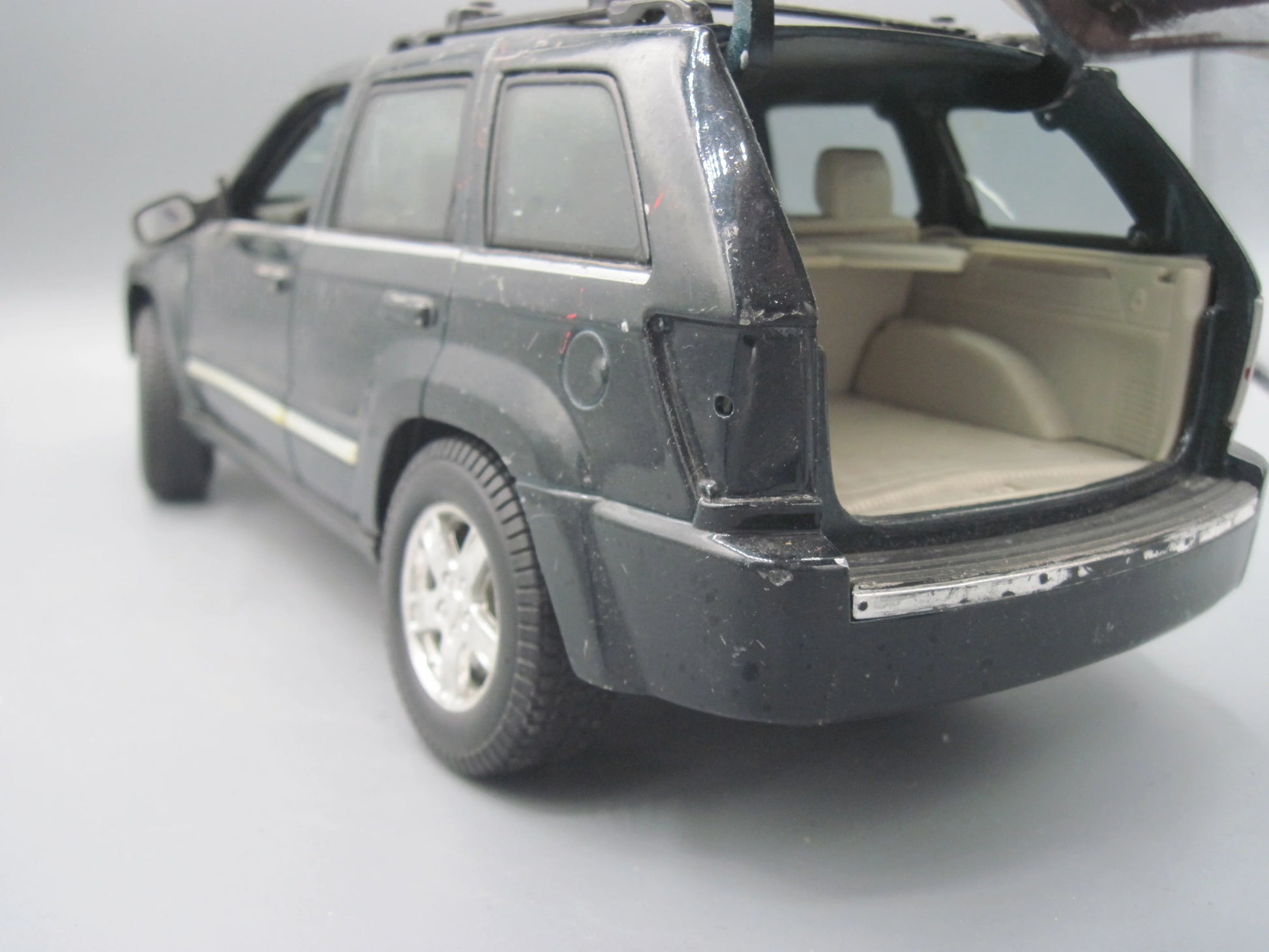 Maisto   Chrysler Jeep Grand Cherokee 2005 Green