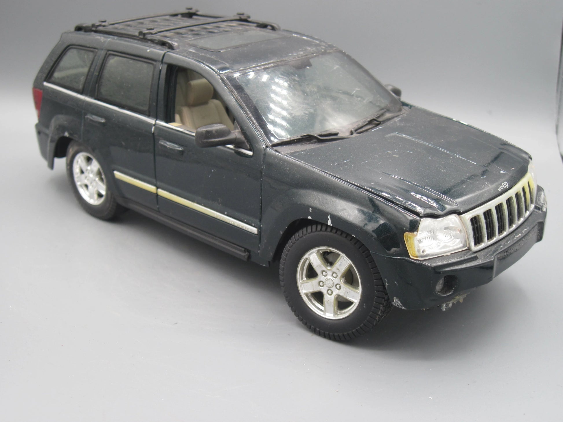 Maisto   Chrysler Jeep Grand Cherokee 2005 Green