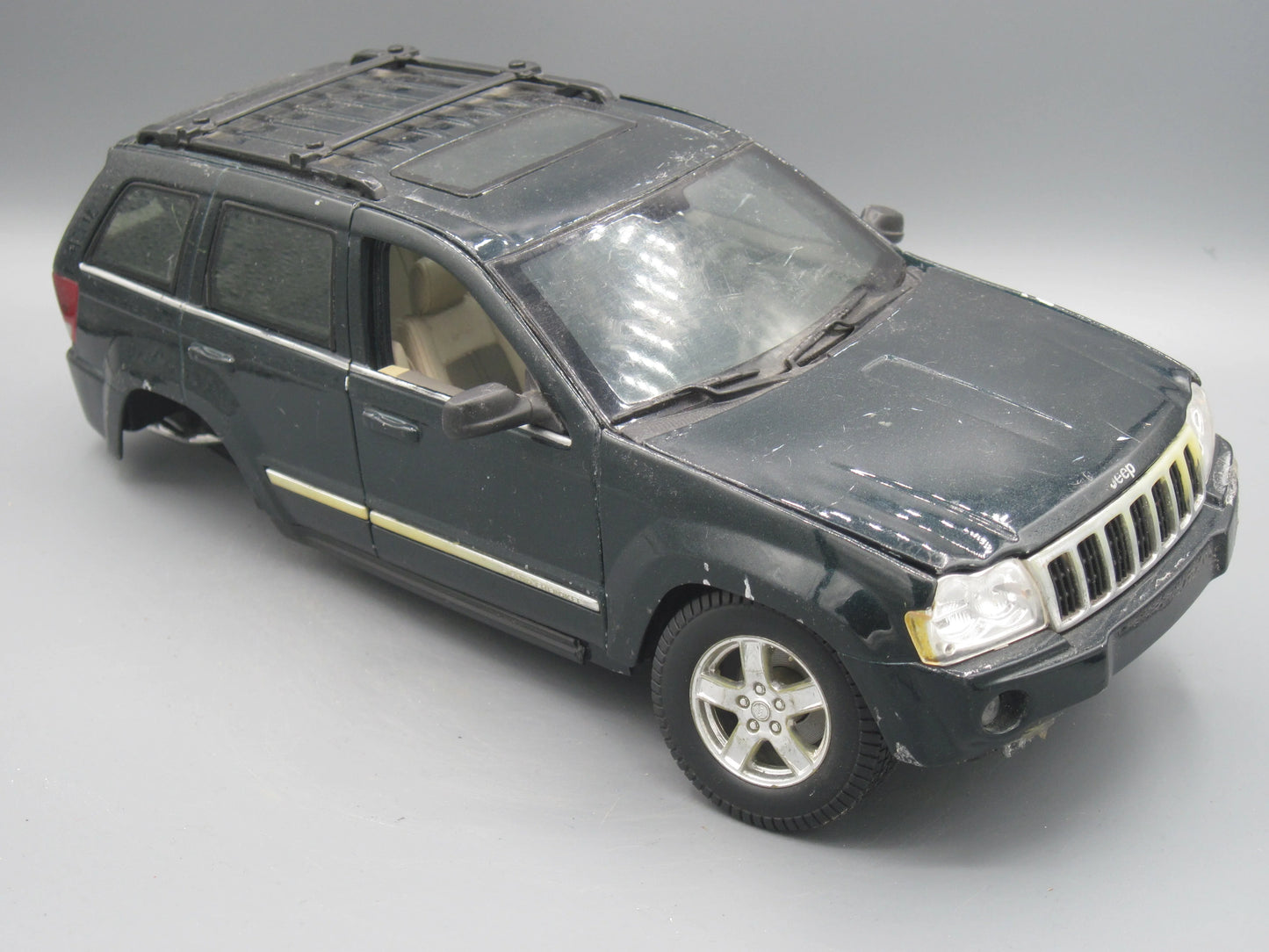 Maisto   Chrysler Jeep Grand Cherokee 2005 Green