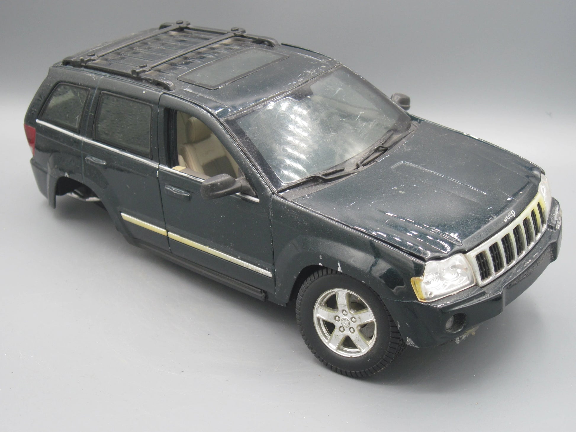 Maisto   Chrysler Jeep Grand Cherokee 2005 Green