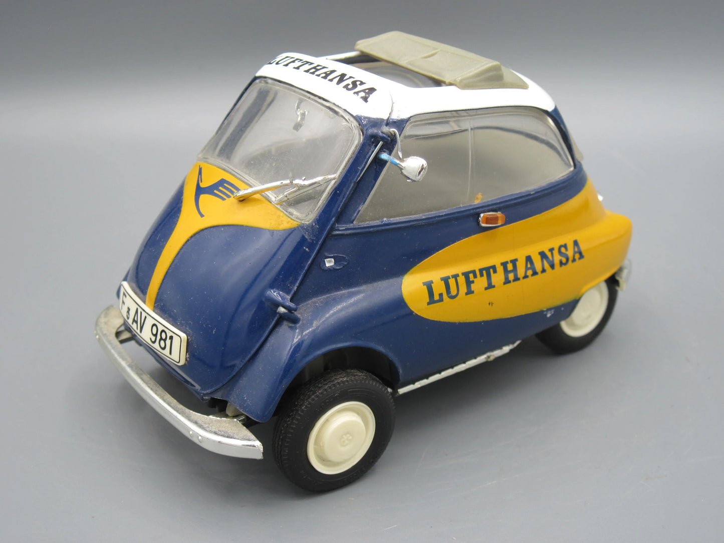 Revell   BMW Isetta 250  Yellow & Blue