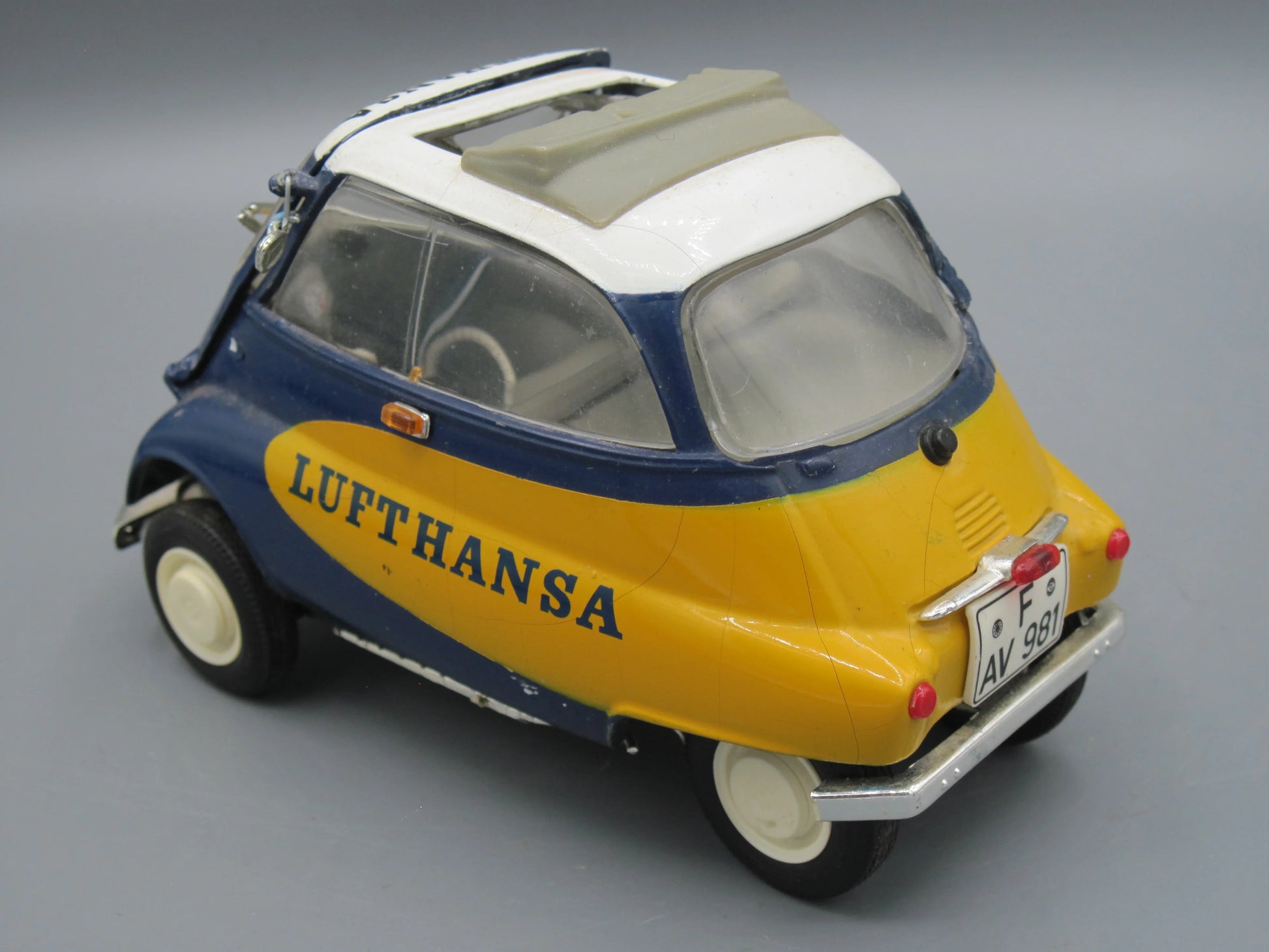 Revell   BMW Isetta 250  Yellow & Blue