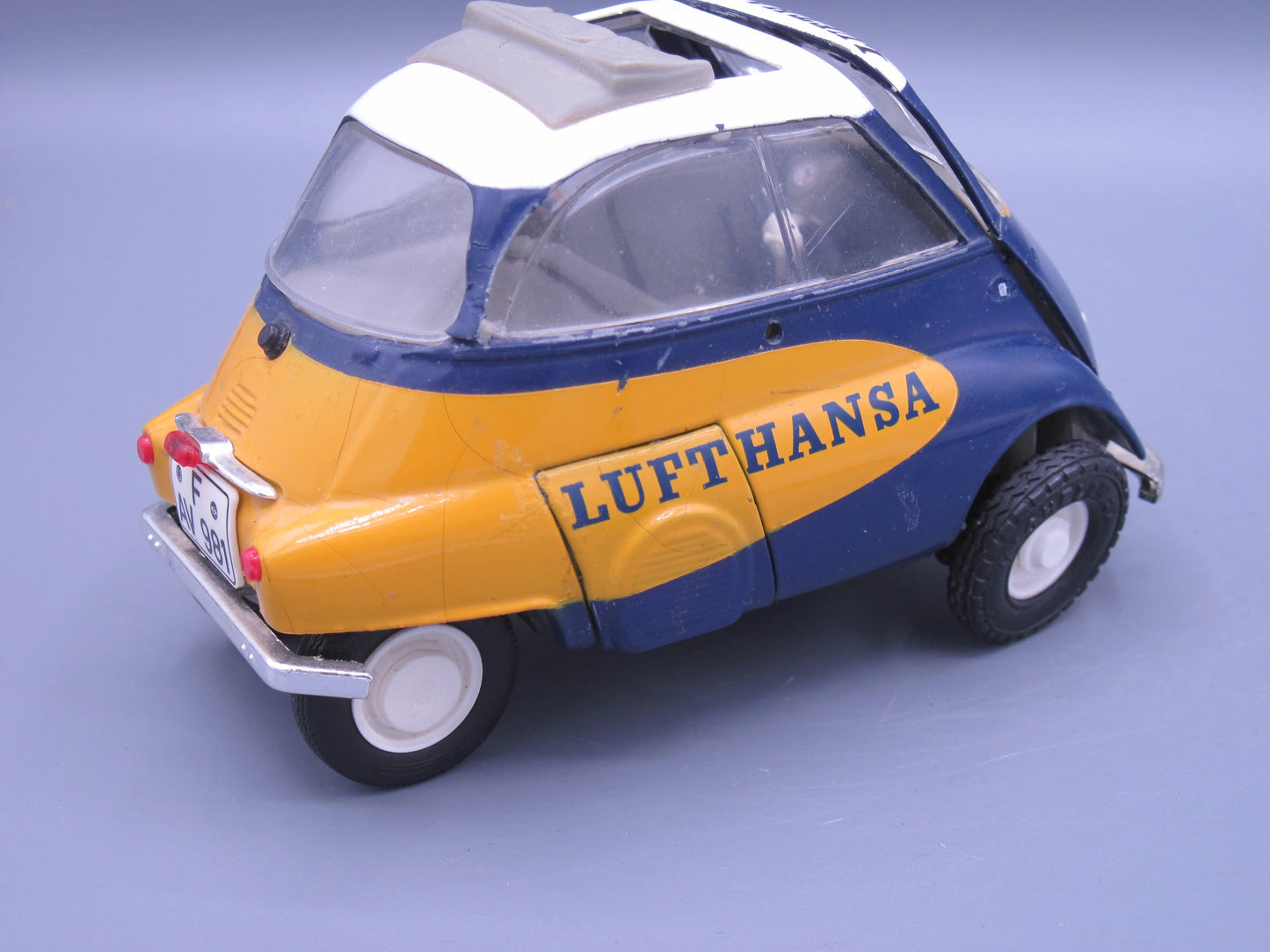 Revell   BMW Isetta 250  Yellow & Blue