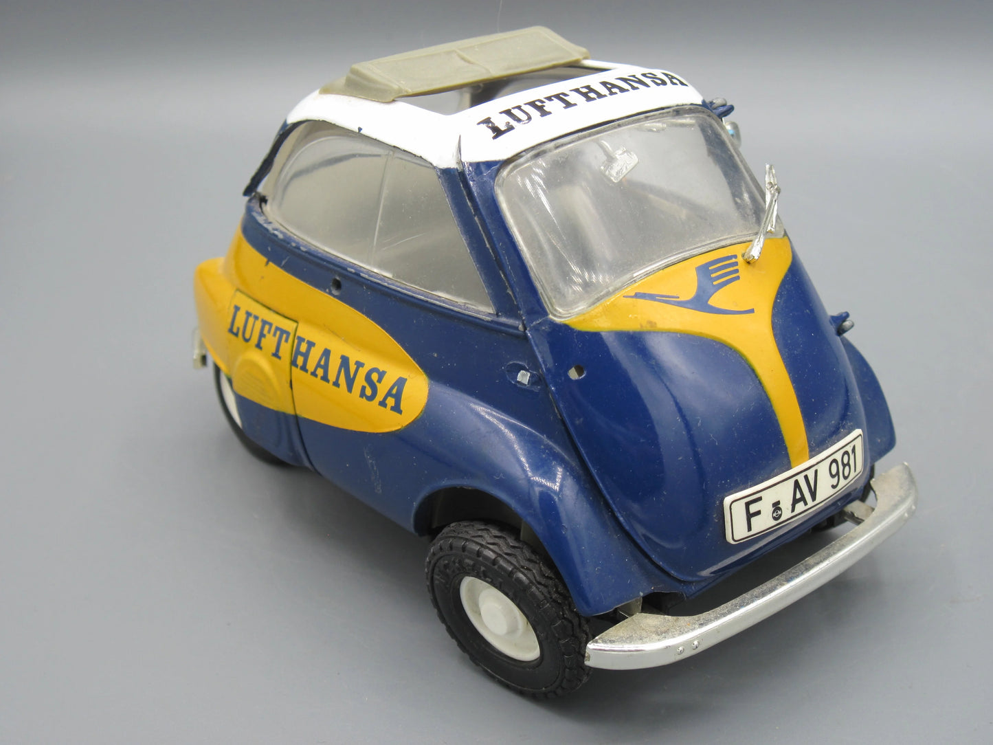Revell   BMW Isetta 250  Yellow & Blue