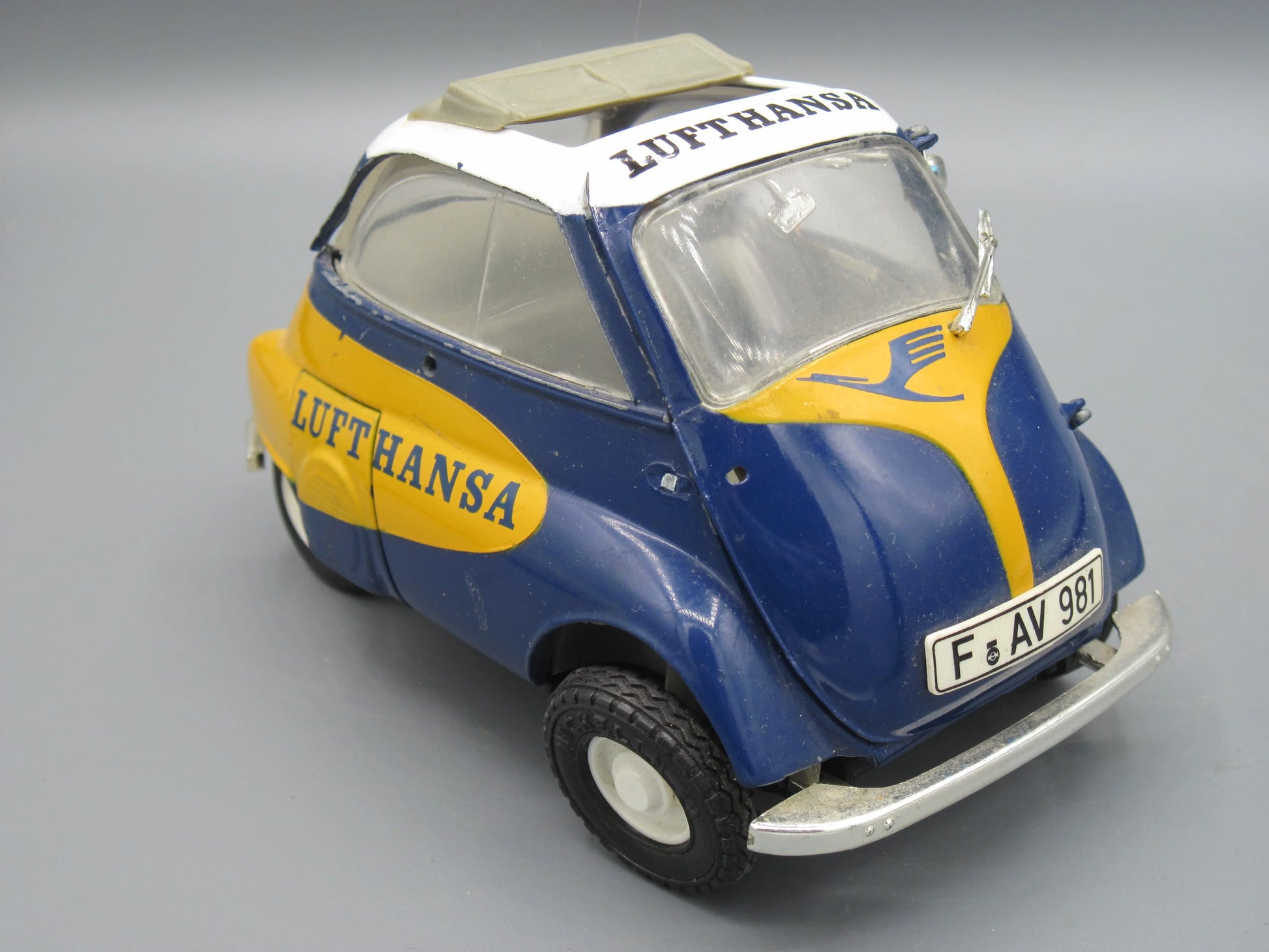 Revell   BMW Isetta 250  Yellow & Blue