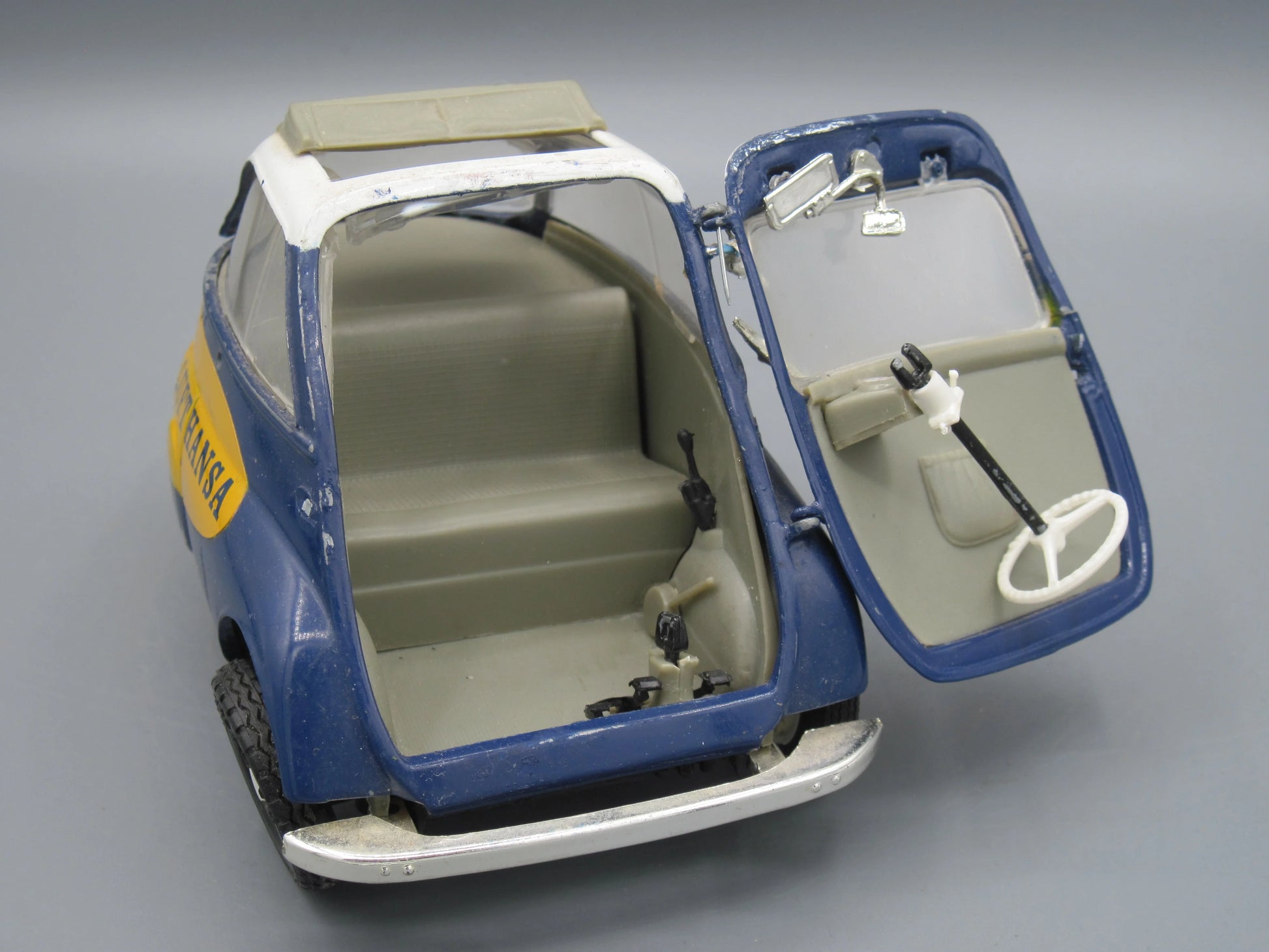 Revell   BMW Isetta 250  Yellow & Blue