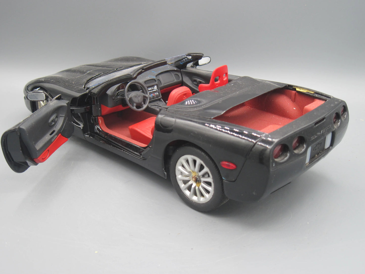 UT Models   Chevrolet Corvette 1998 Black