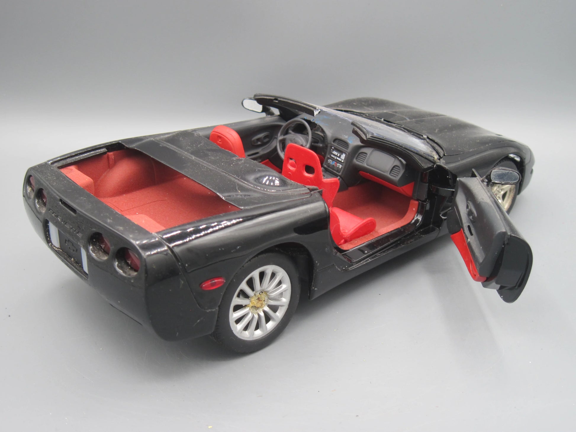 UT Models   Chevrolet Corvette 1998 Black