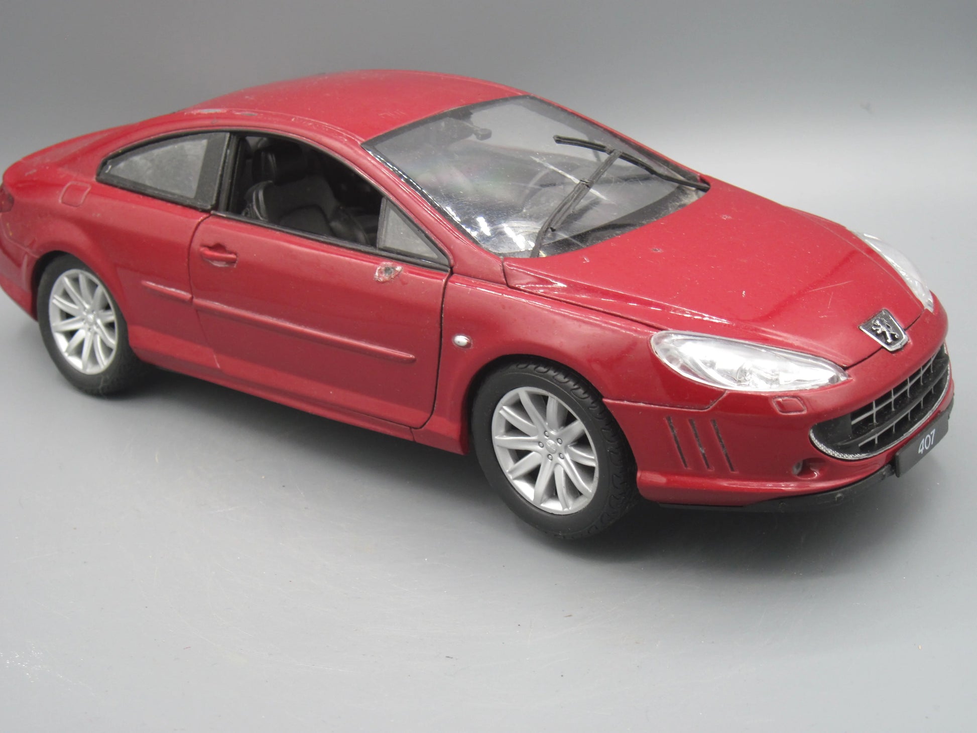 Welly   Peugeot Coupe 407  Maroon