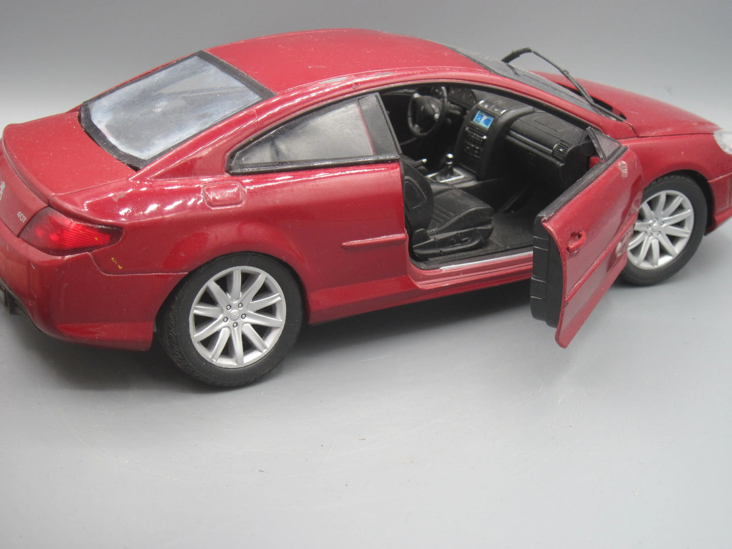 Welly   Peugeot Coupe 407  Maroon