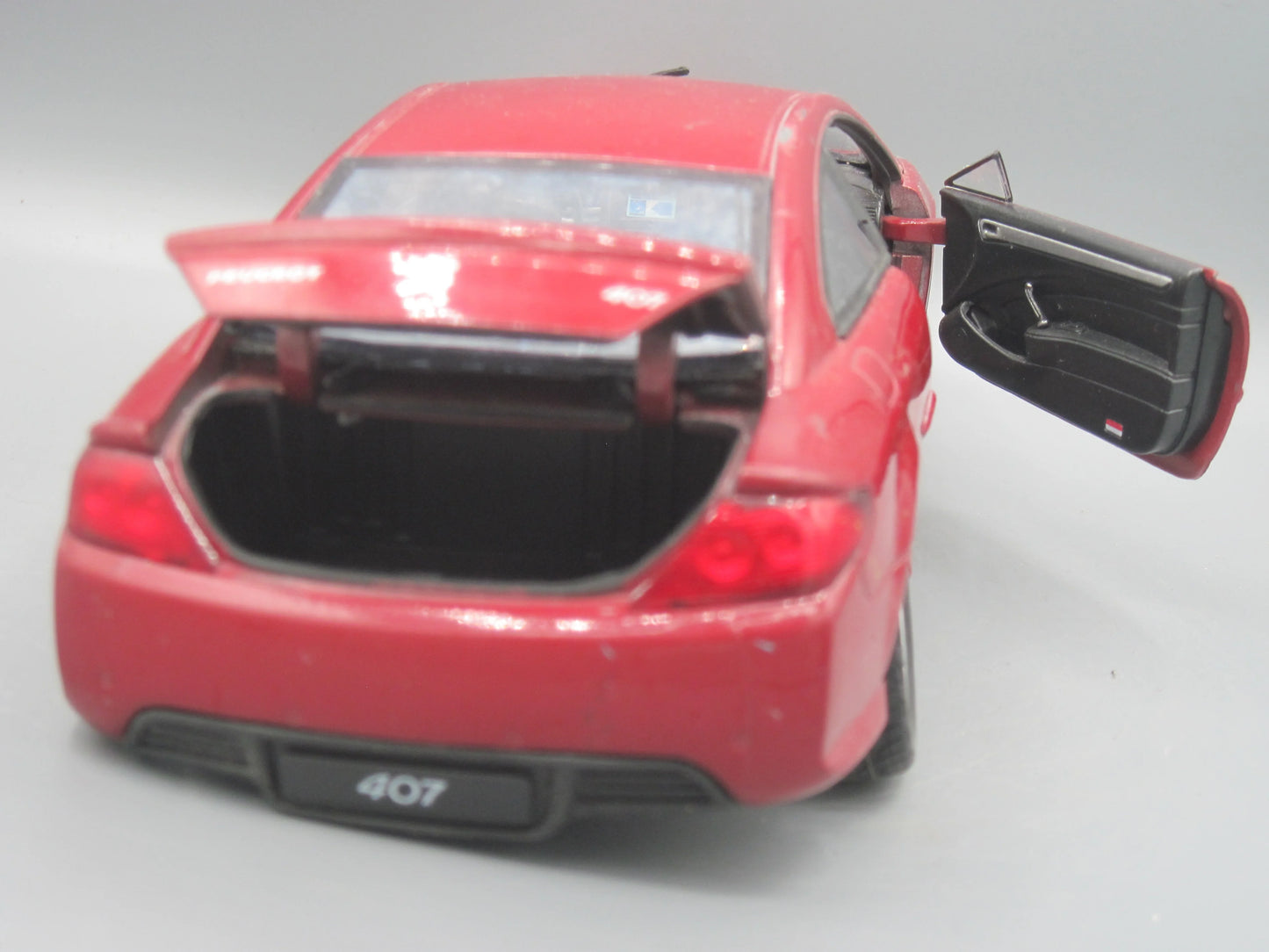 Welly   Peugeot Coupe 407  Maroon