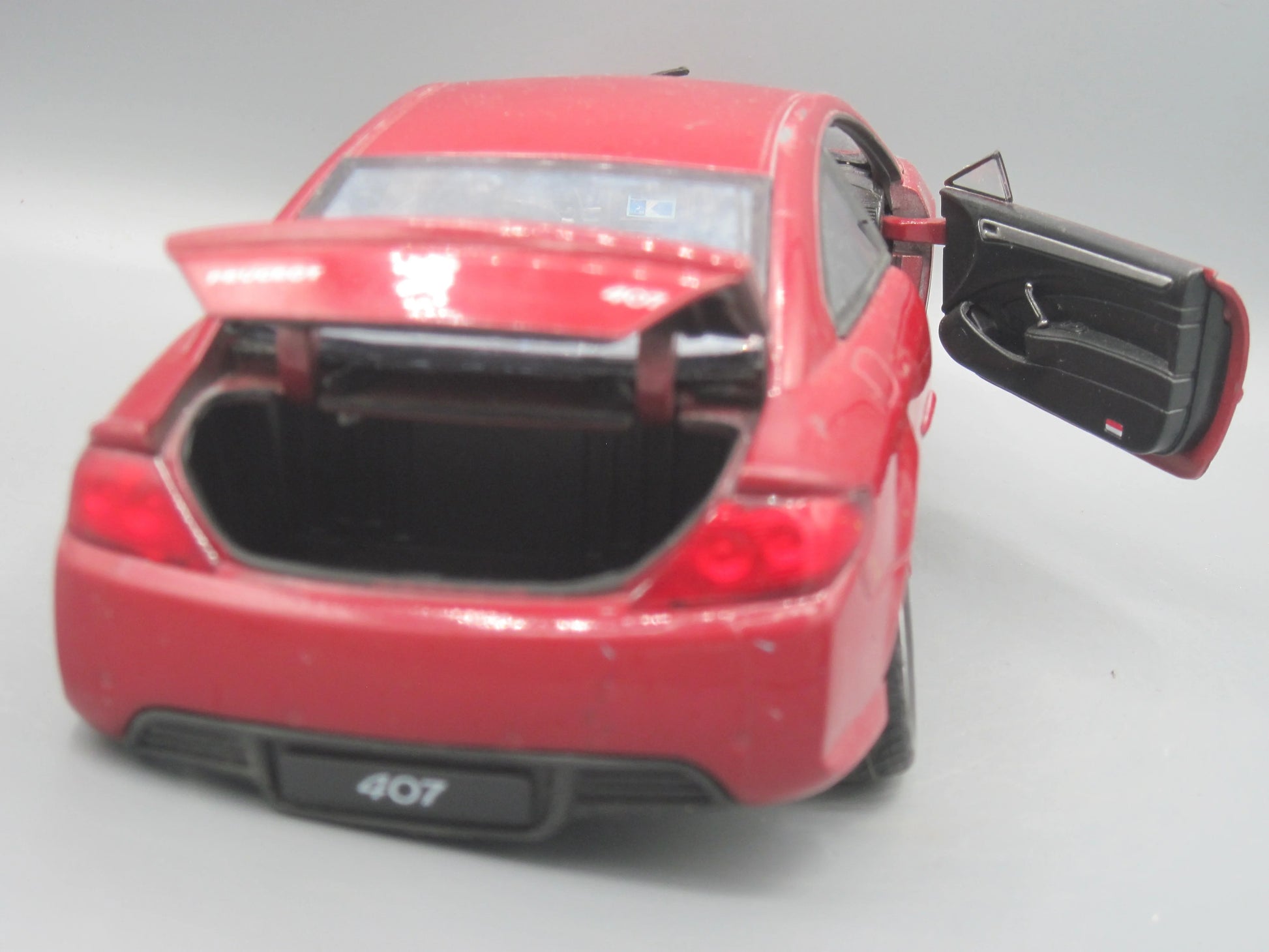 Welly   Peugeot Coupe 407  Maroon