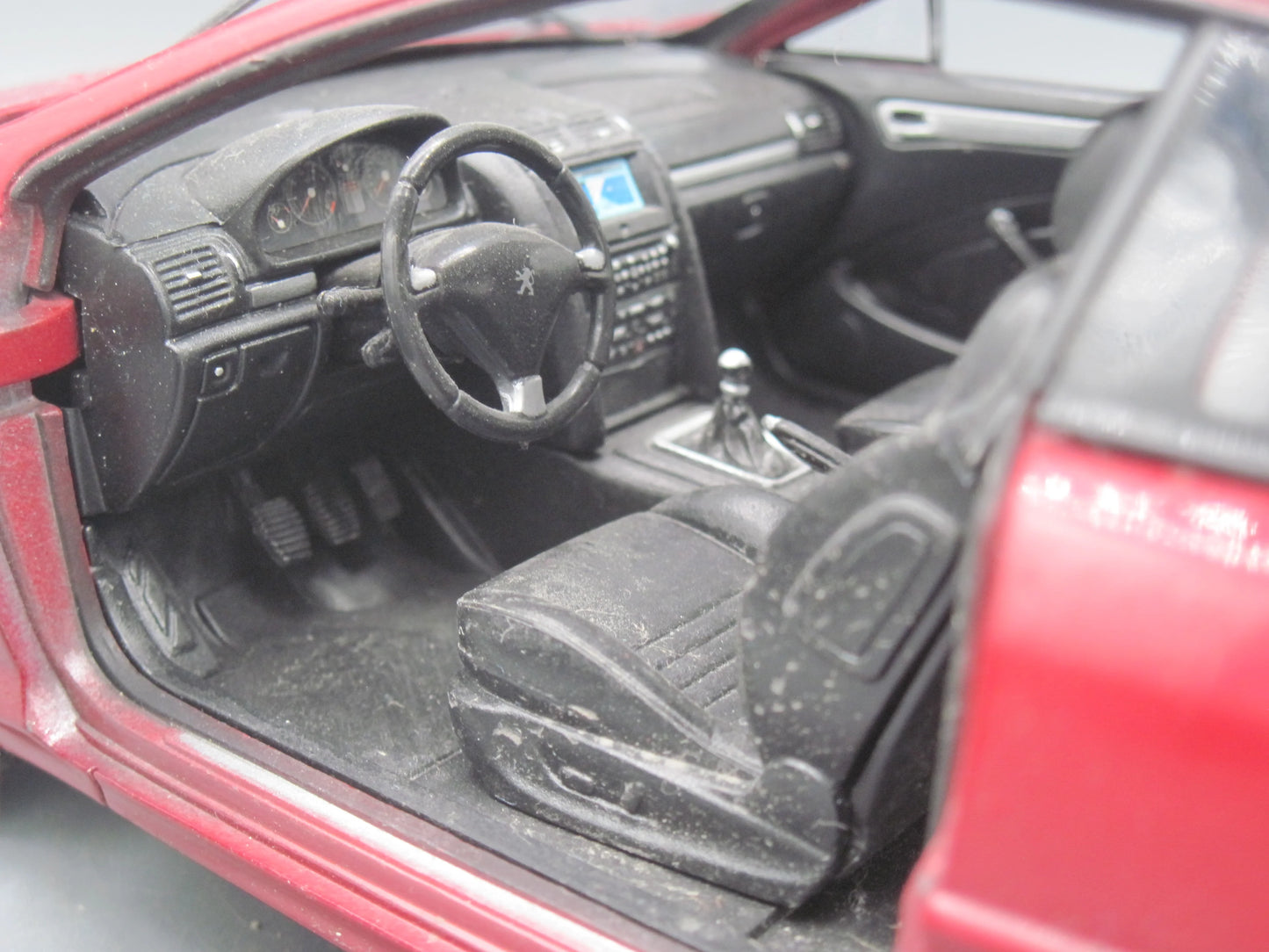 Welly   Peugeot Coupe 407  Maroon