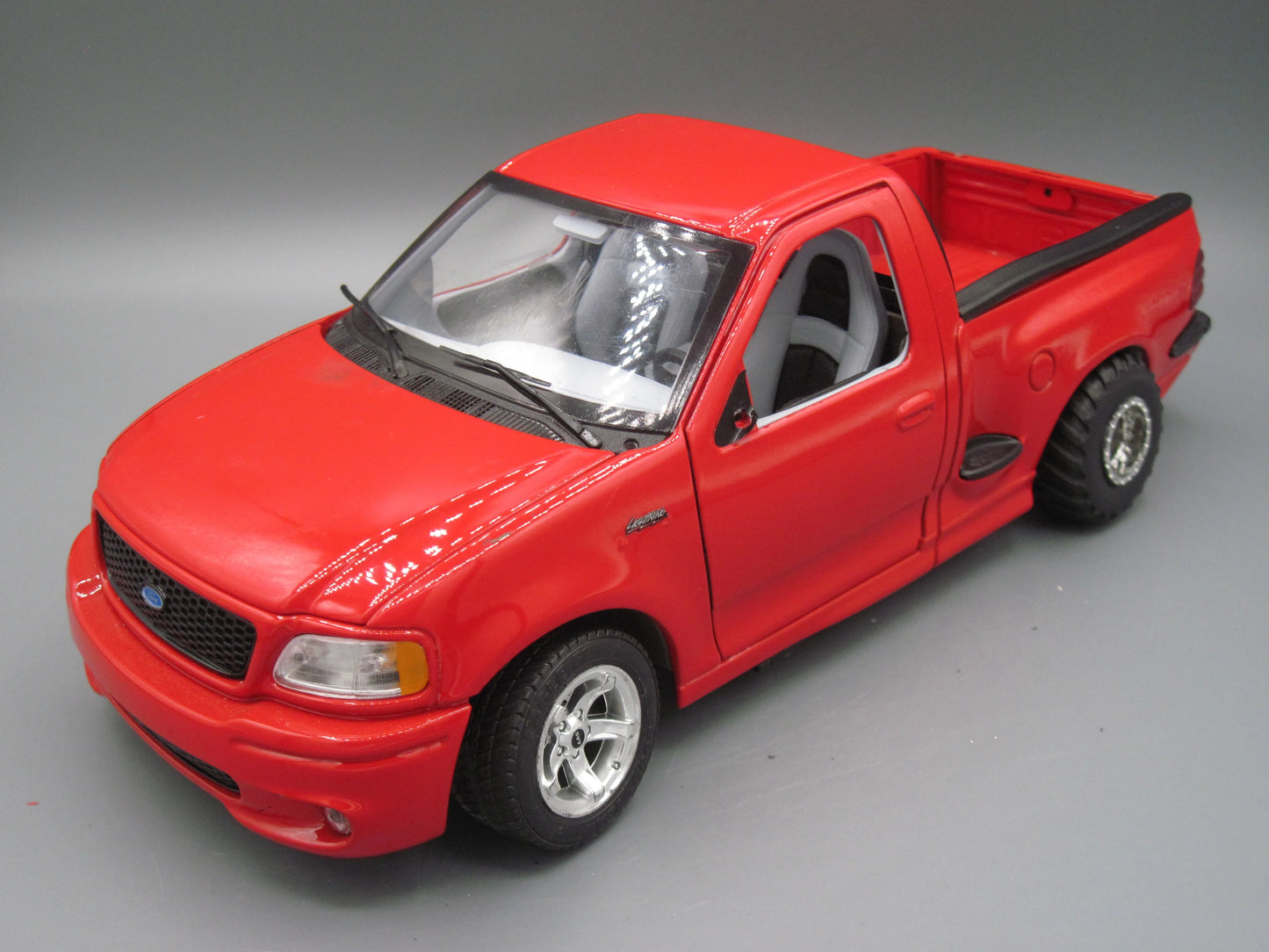 Bburago   Ford SVT F150  Red