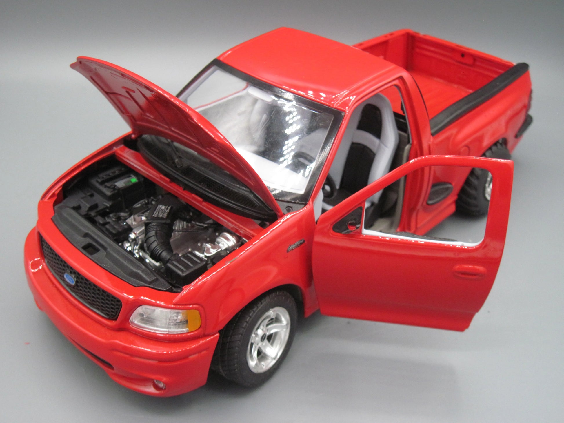 Bburago   Ford SVT F150  Red