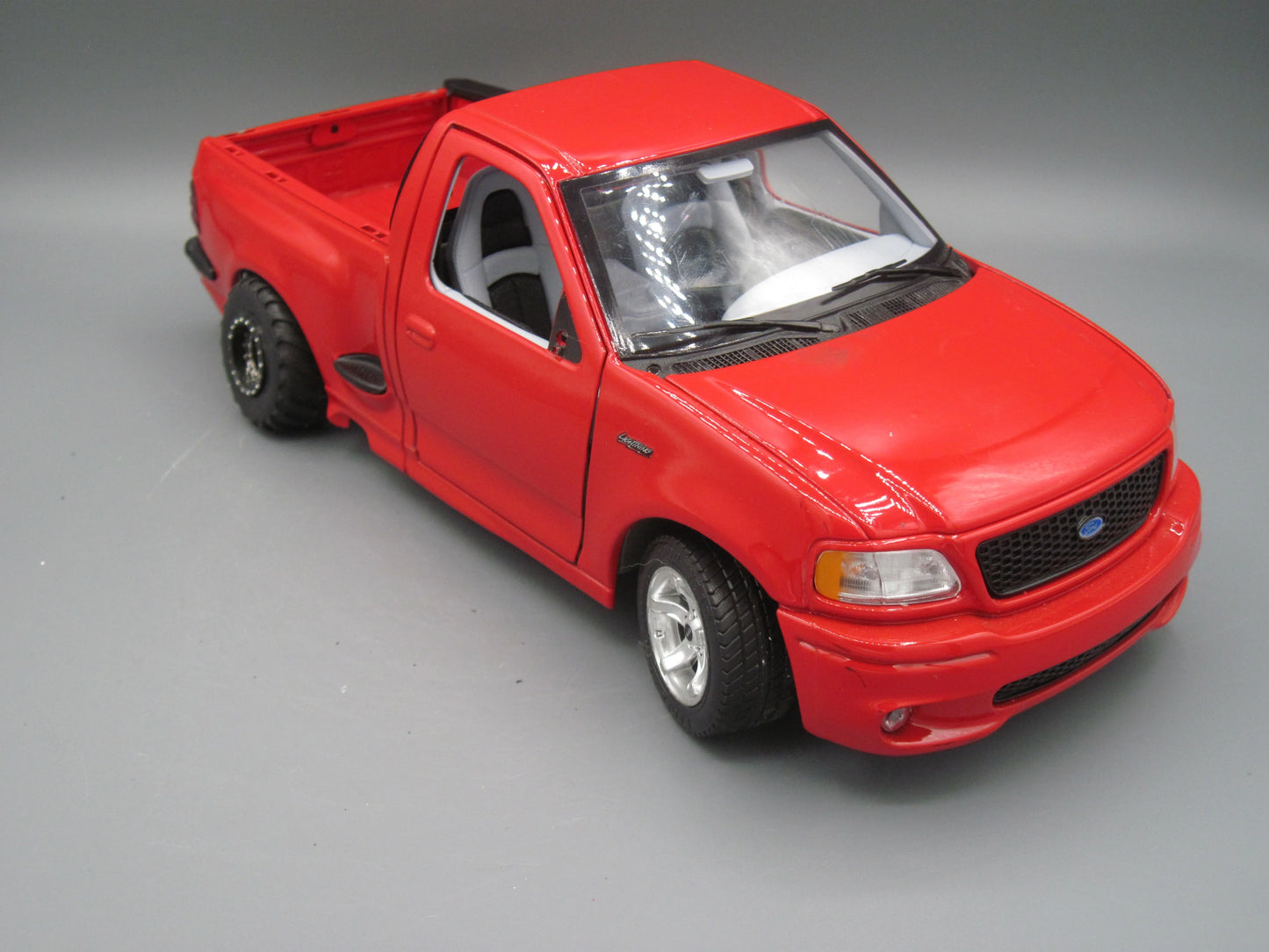 Bburago   Ford SVT F150  Red