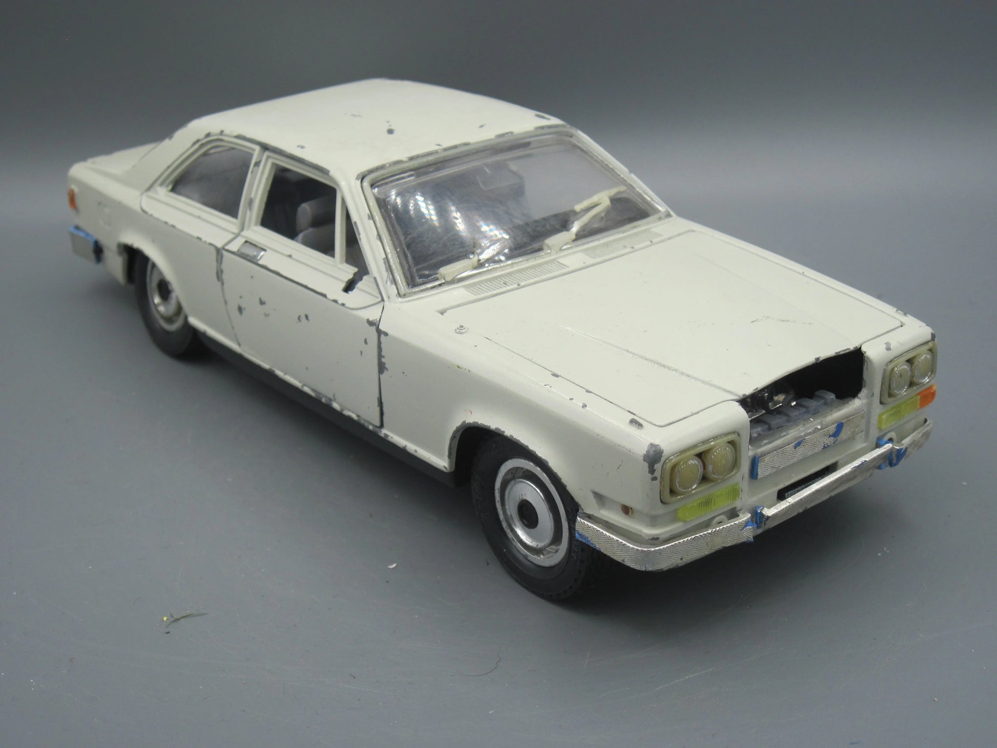 Bburago   Rolls-Royce Camargue  White
